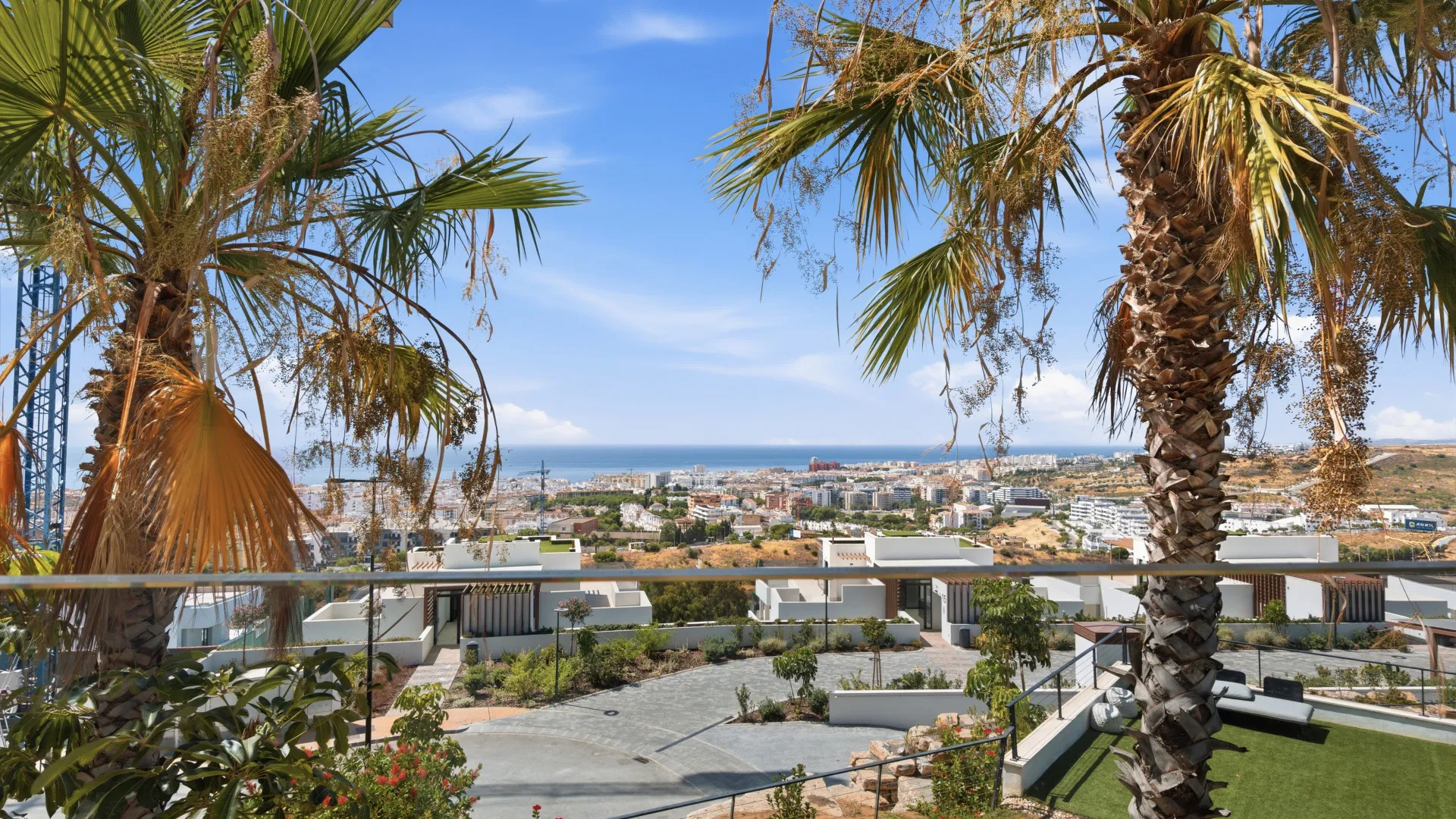 Buy apartment with 4 bedrooms in Mirador de Estepona Hills