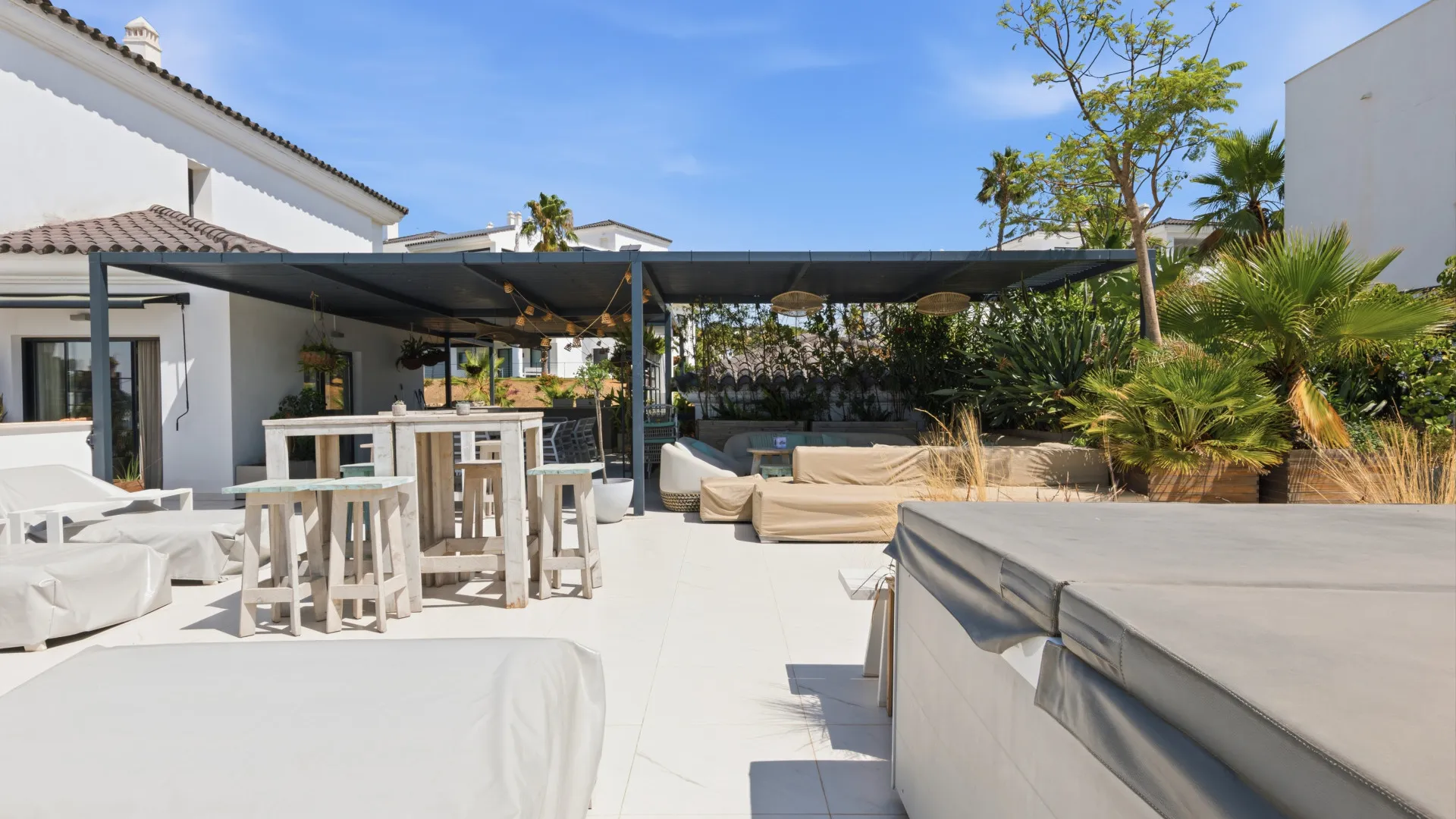 Buy apartment with 4 bedrooms in Mirador de Estepona Hills