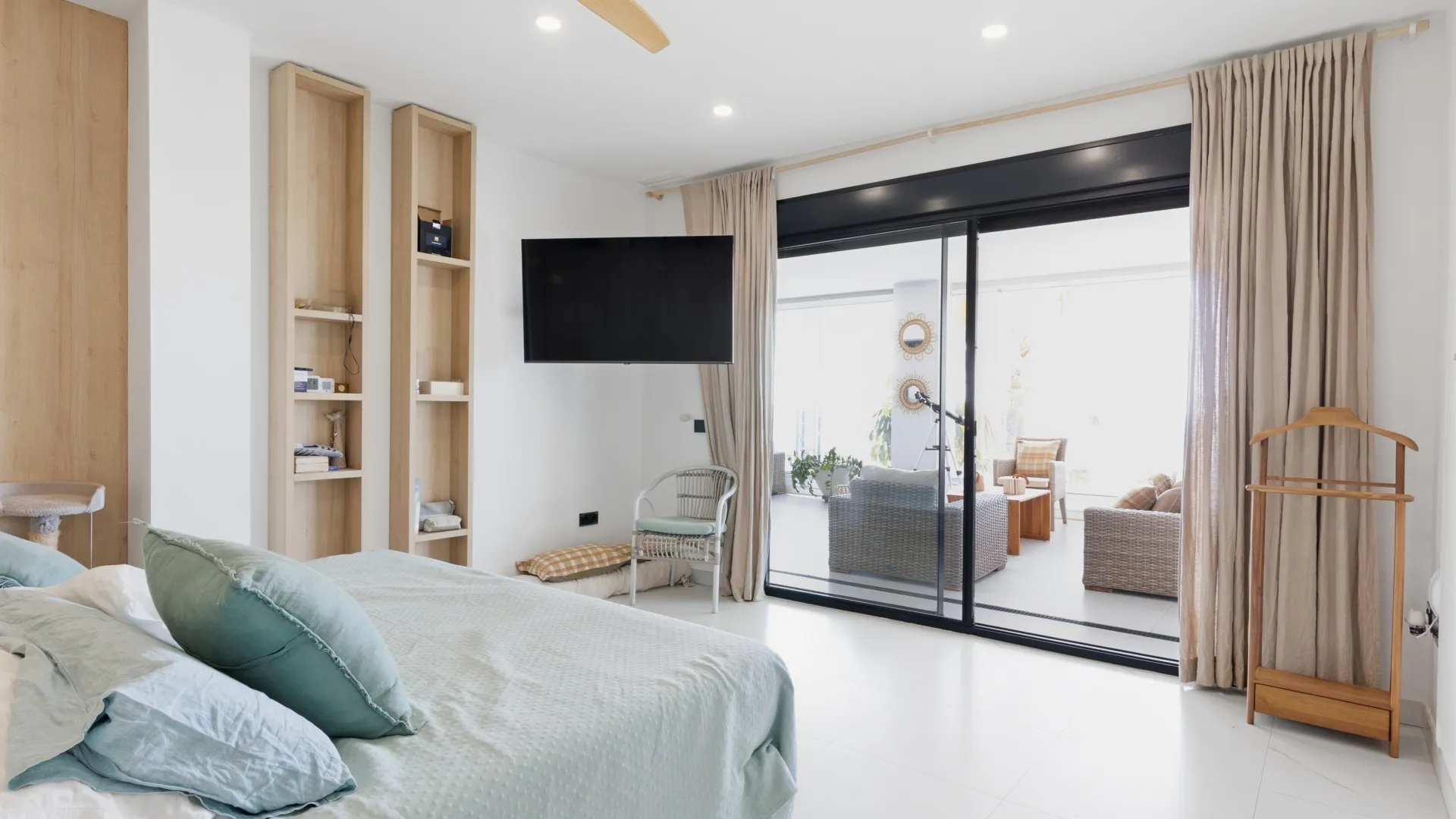 Buy apartment with 4 bedrooms in Mirador de Estepona Hills