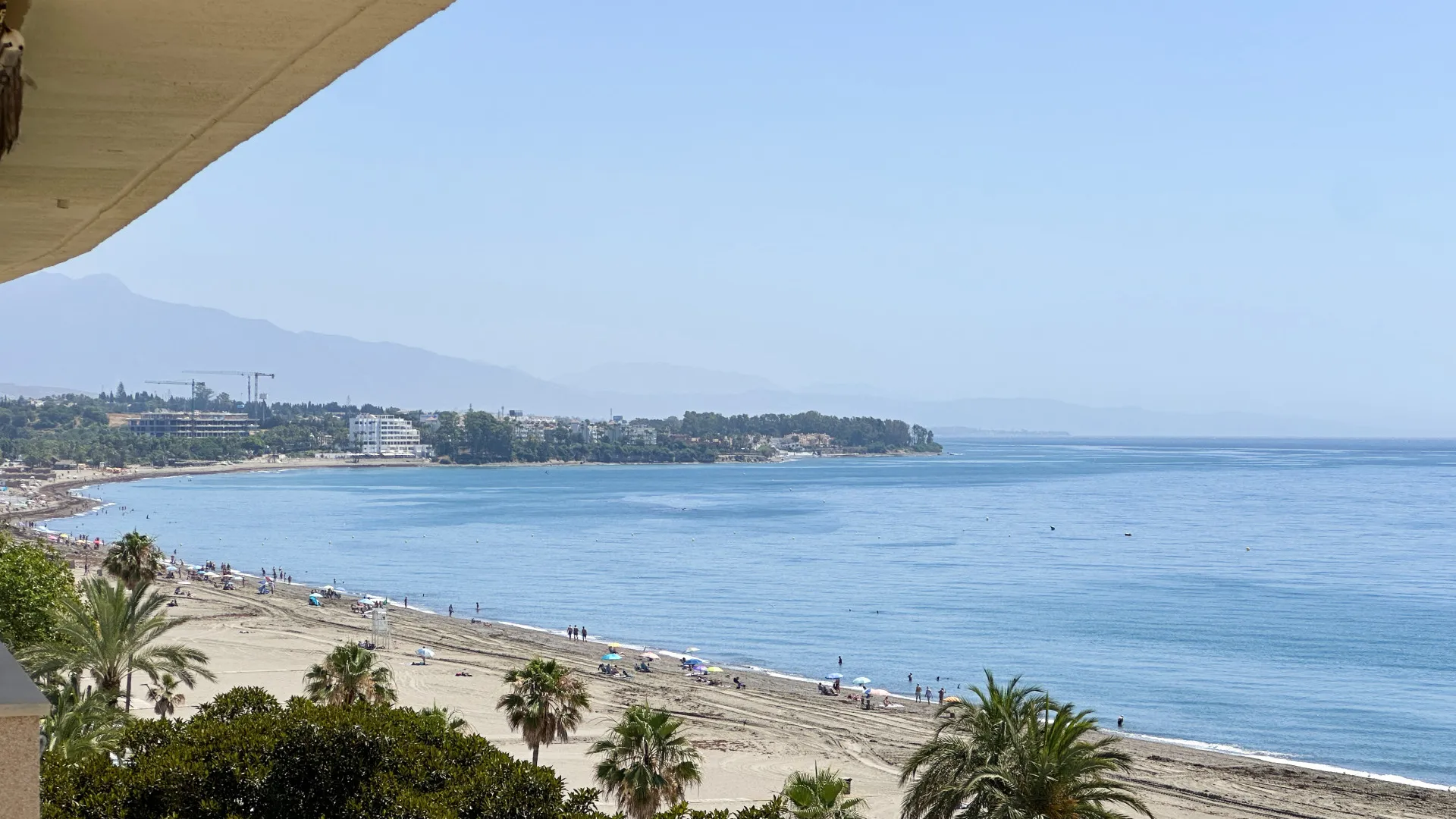 Apartamento con 3 dormitorios en venta en Estepona Centro