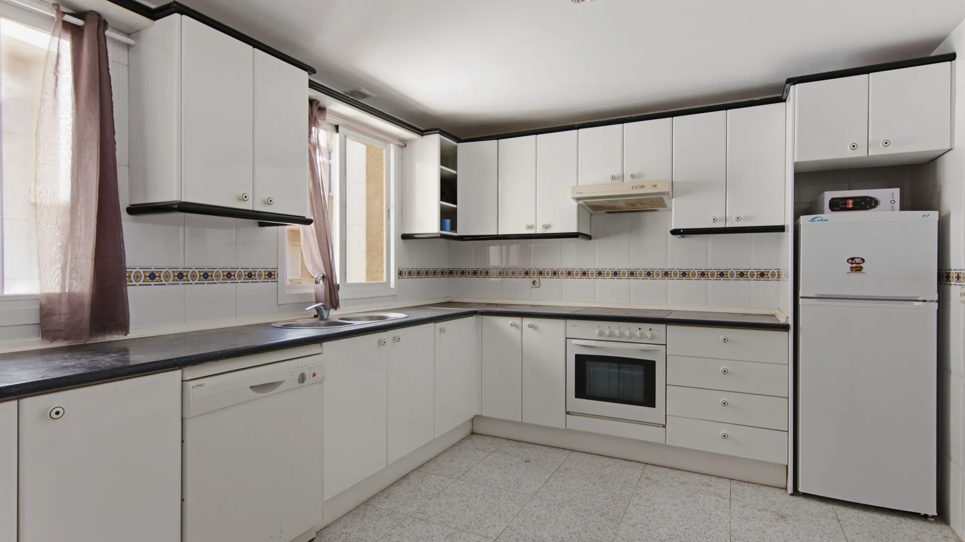 Apartamento con 3 dormitorios en venta en Estepona Centro