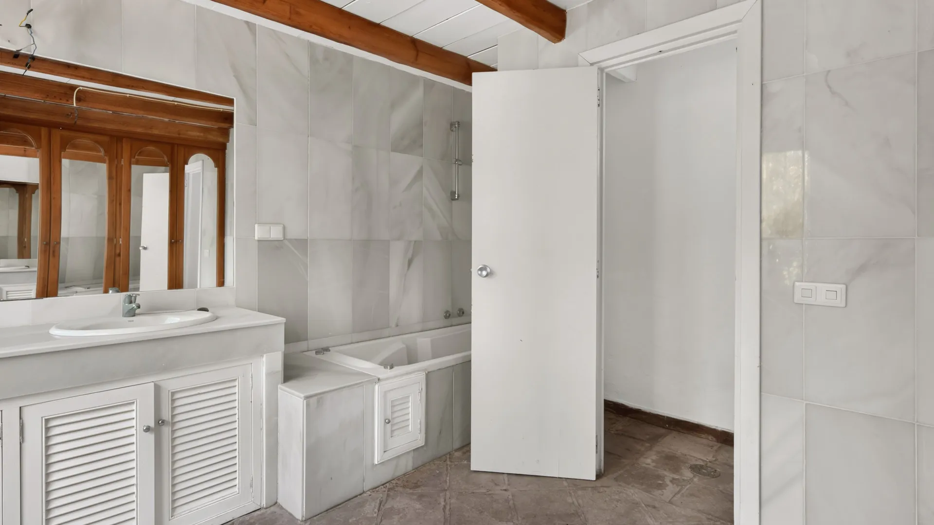 Finca con 6 dormitorios en venta en Reinoso
