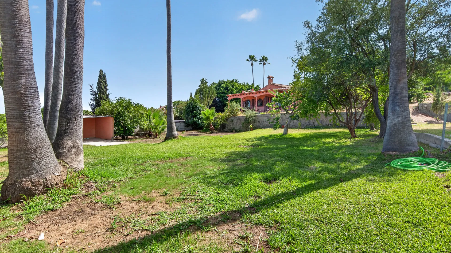 Finca con 6 dormitorios en venta en Reinoso