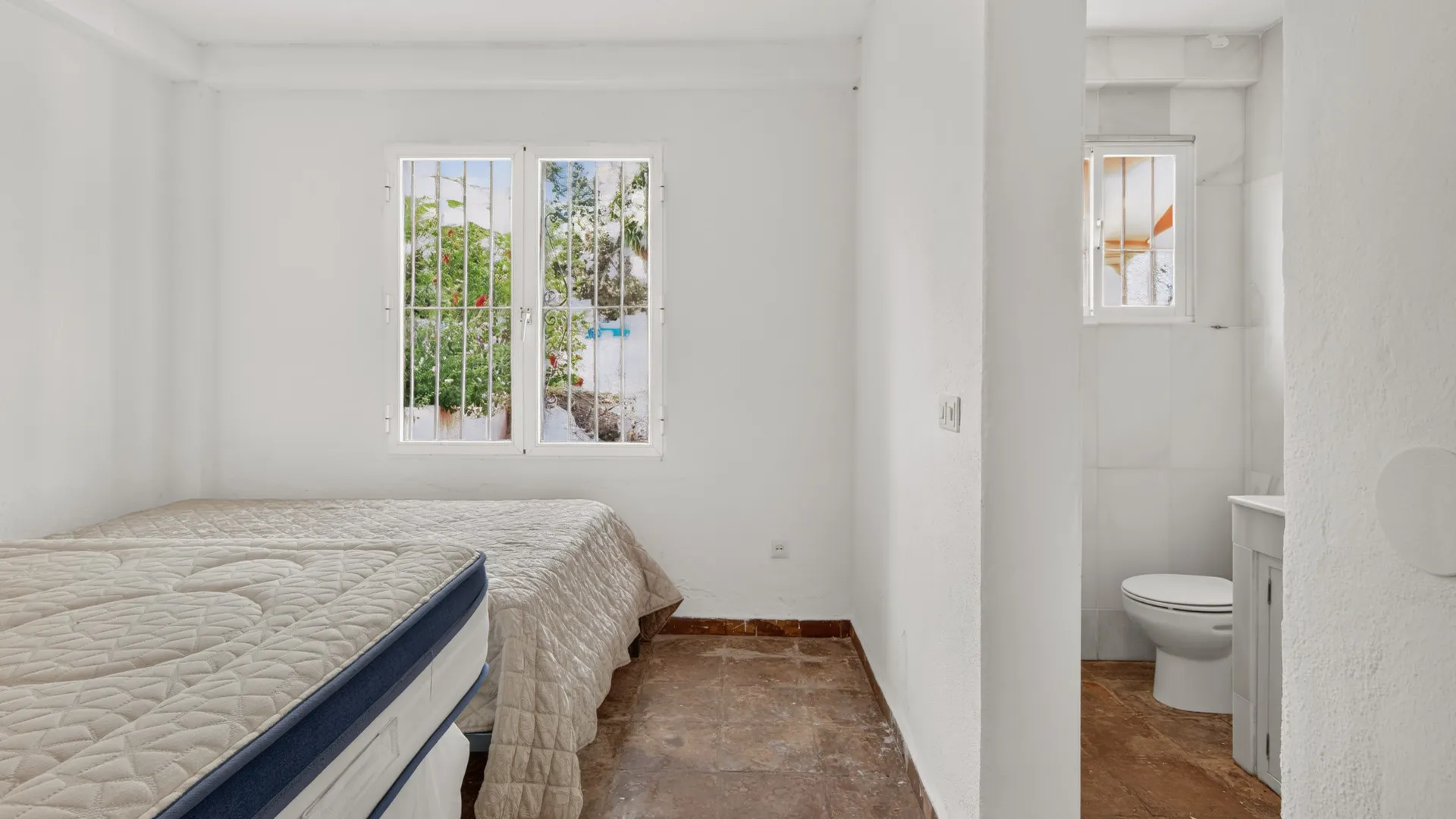 Finca con 6 dormitorios en venta en Reinoso