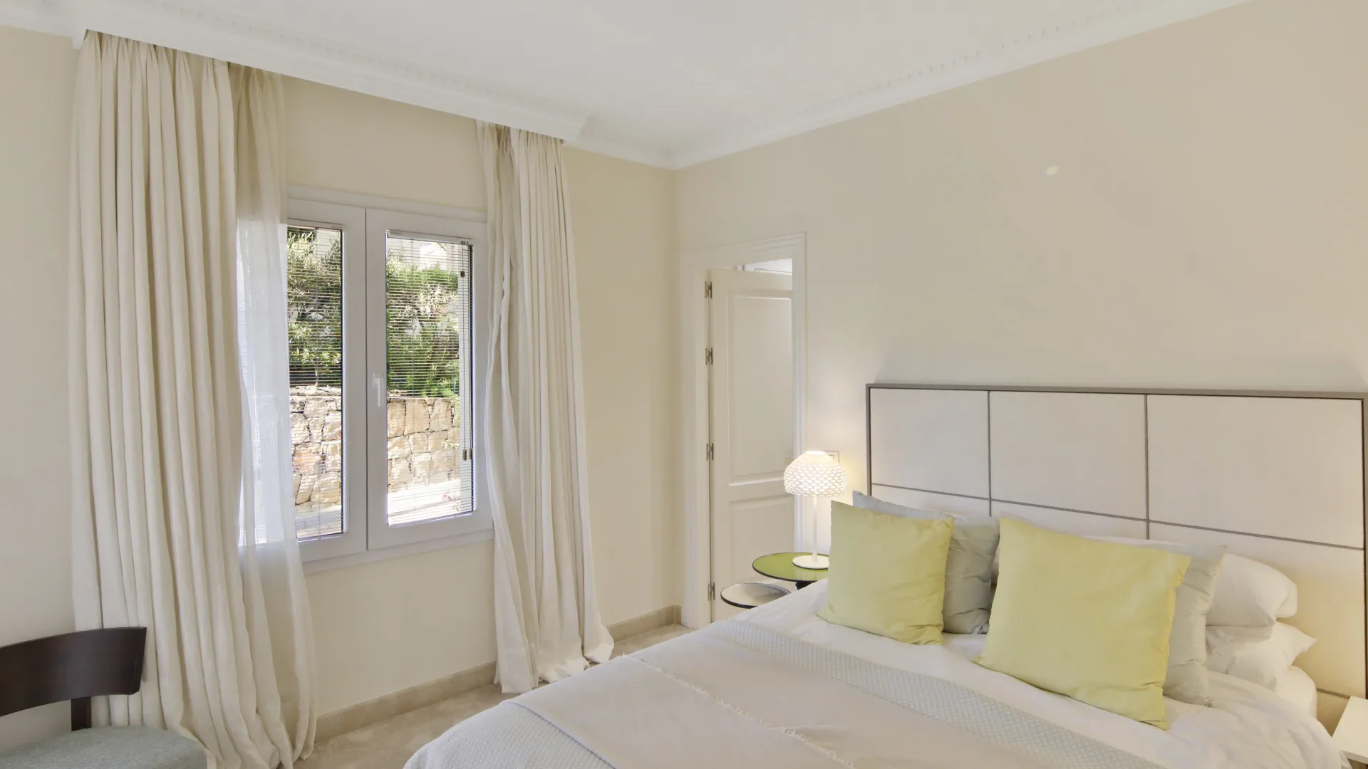 Apartamento planta baja de 3 dormitorios en venta en Las Alamandas