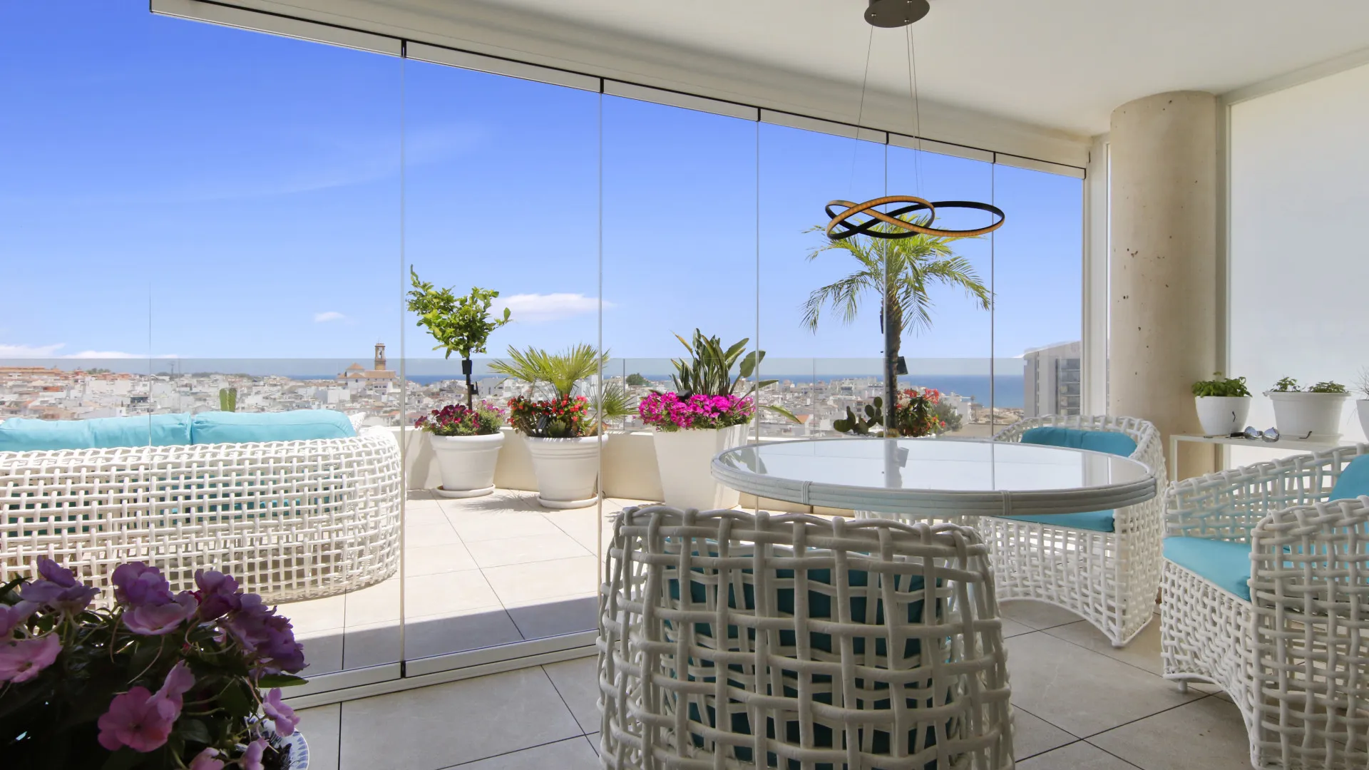 3 bedrooms penthouse for sale in Estepona Centre