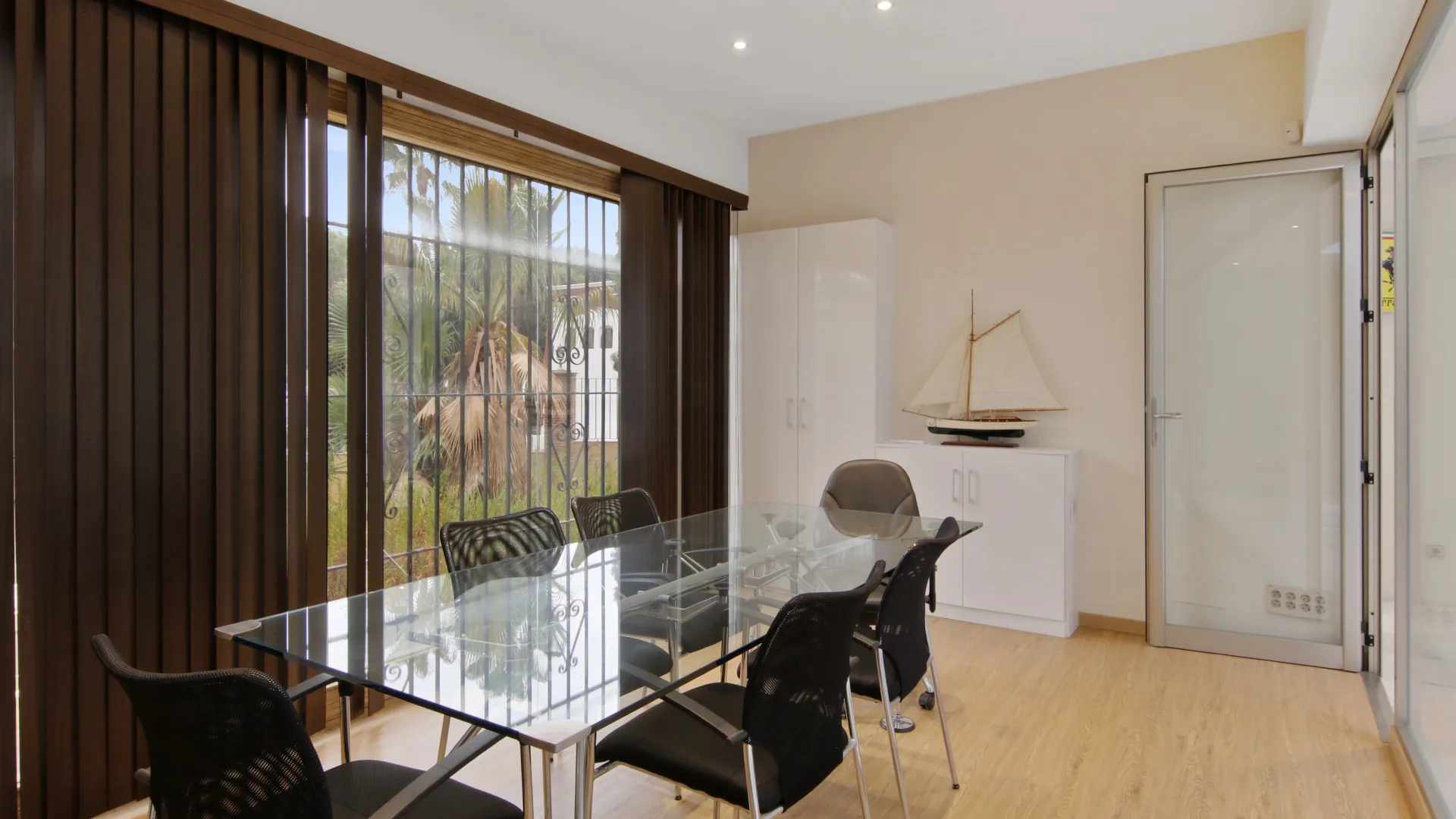 For sale commercial premises in El Presidente
