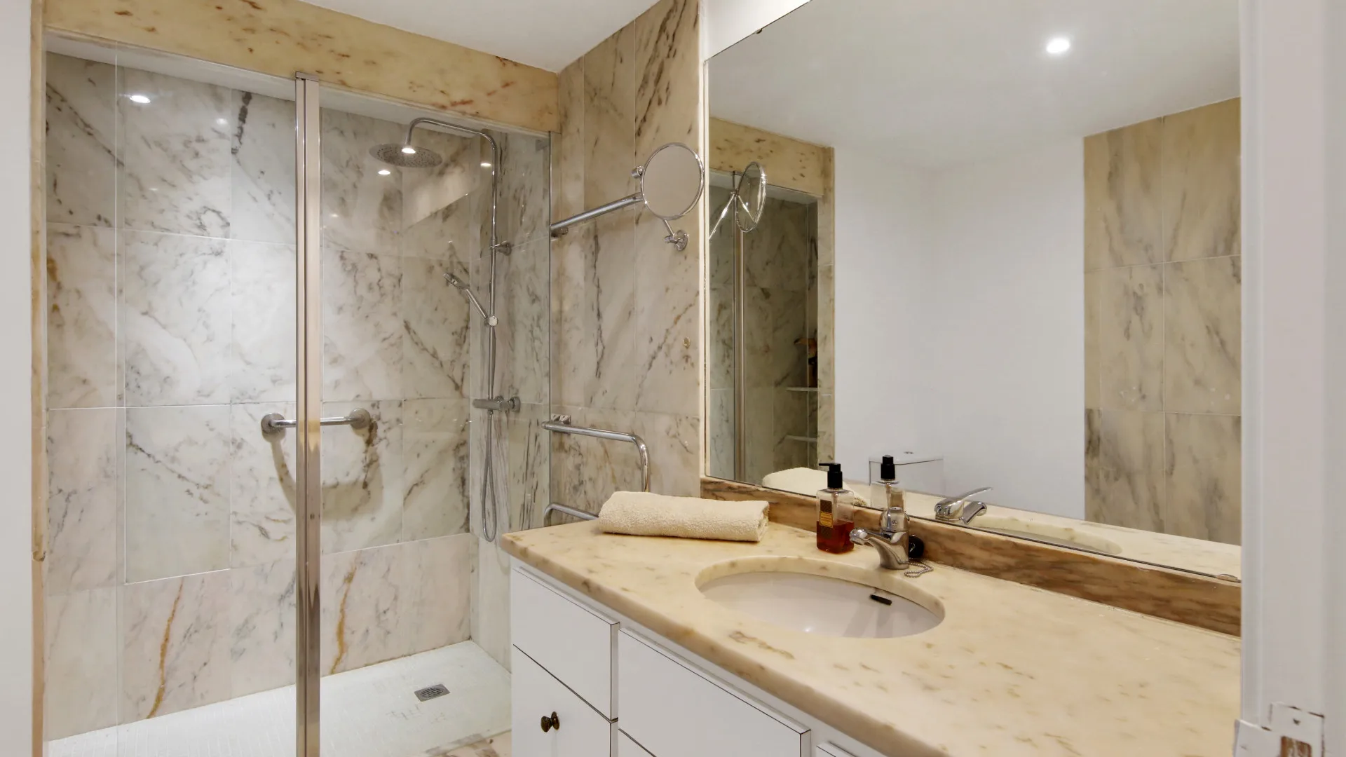 Se vende apartamento con 2 dormitorios en Estepona Ciudad