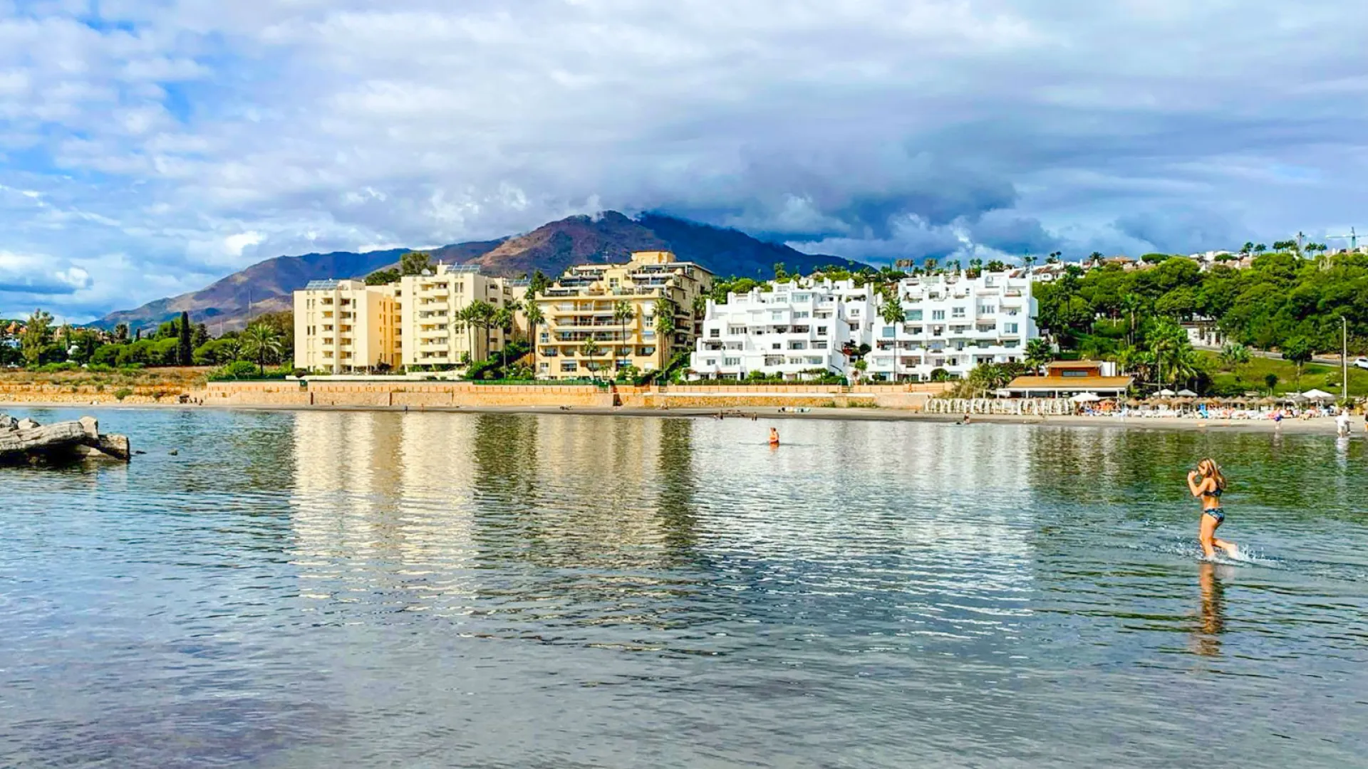 Se vende apartamento con 2 dormitorios en Estepona Ciudad
