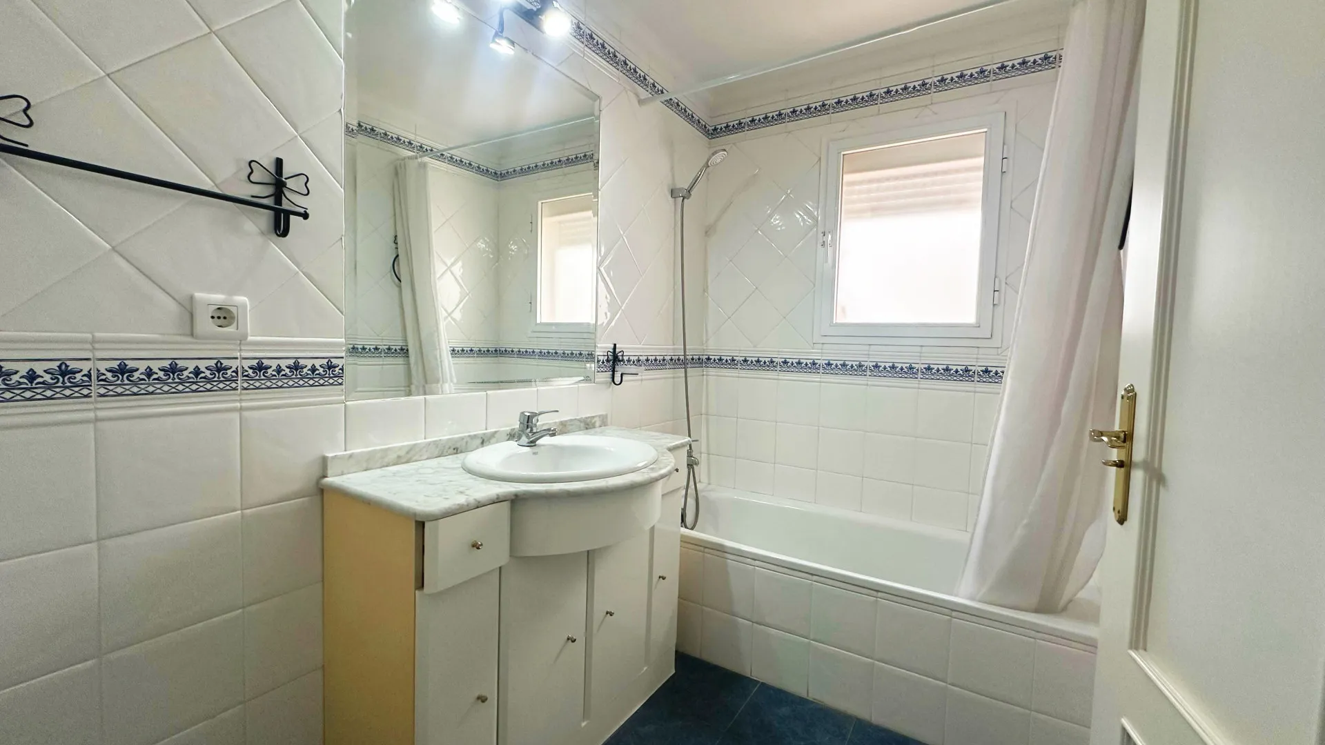For sale Estepona Centre apartment with 2 bedrooms