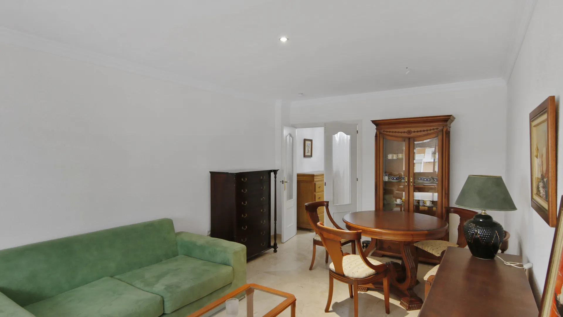 For sale Estepona Centre apartment with 2 bedrooms