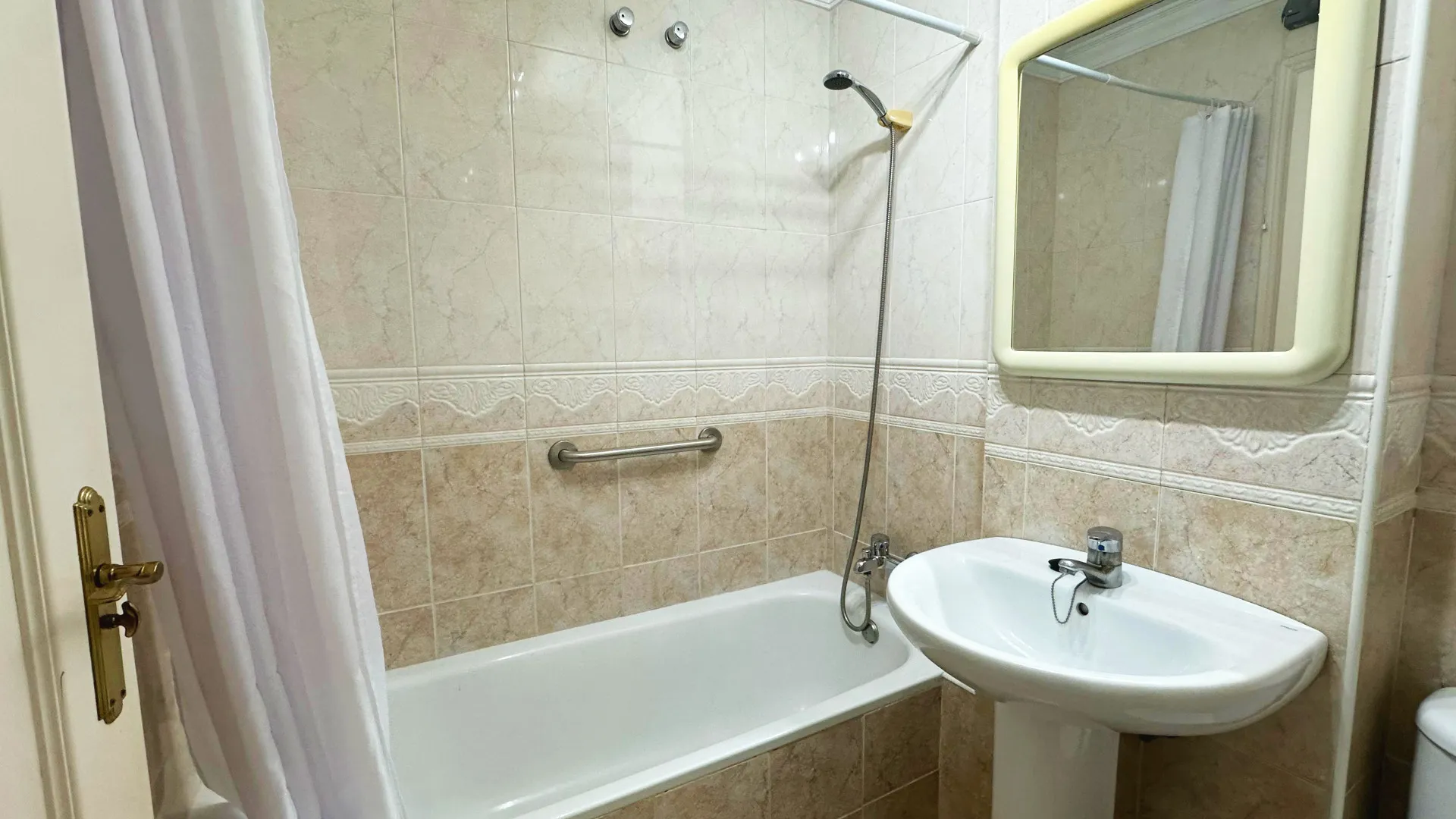 For sale Estepona Centre apartment with 2 bedrooms
