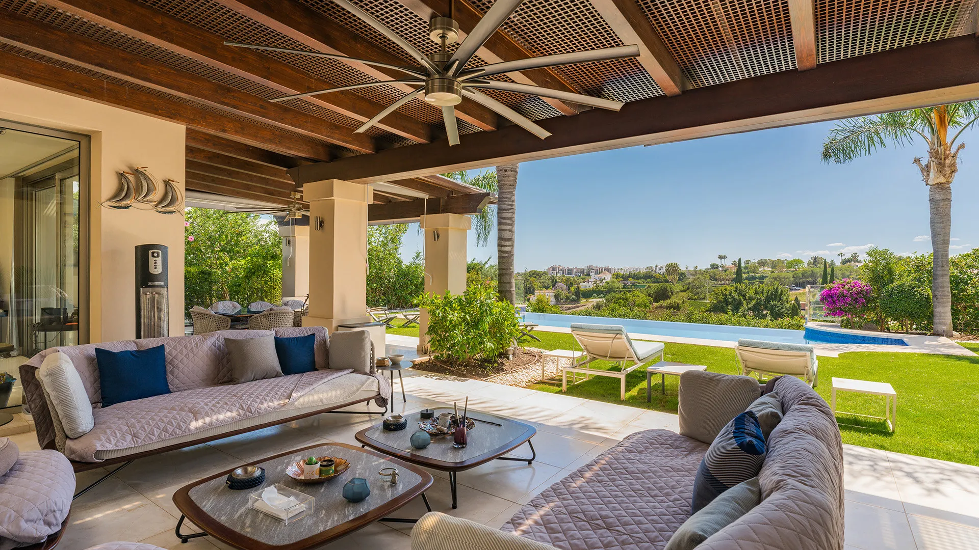 For sale Los Flamingos villa with 5 bedrooms