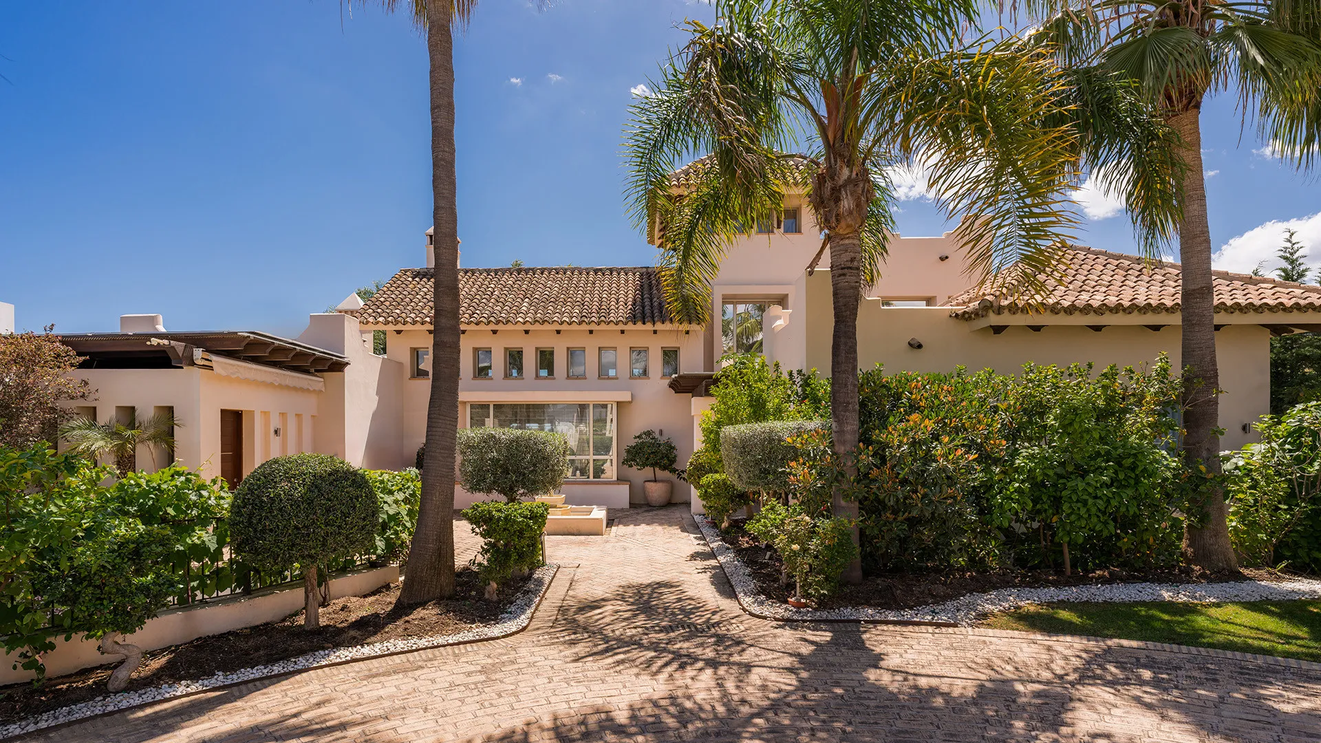 For sale Los Flamingos villa with 5 bedrooms