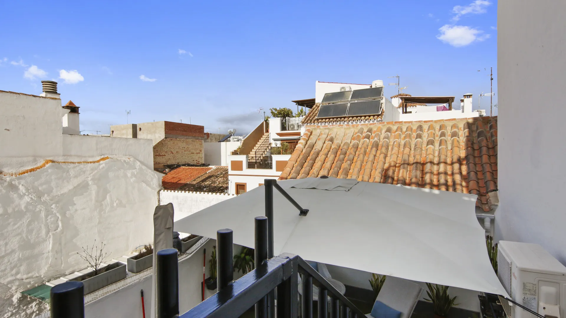 For sale town house in Estepona Old Town with 4 bedrooms