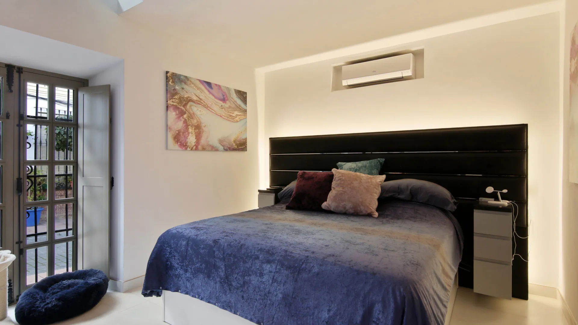 For sale town house in Estepona Old Town with 4 bedrooms