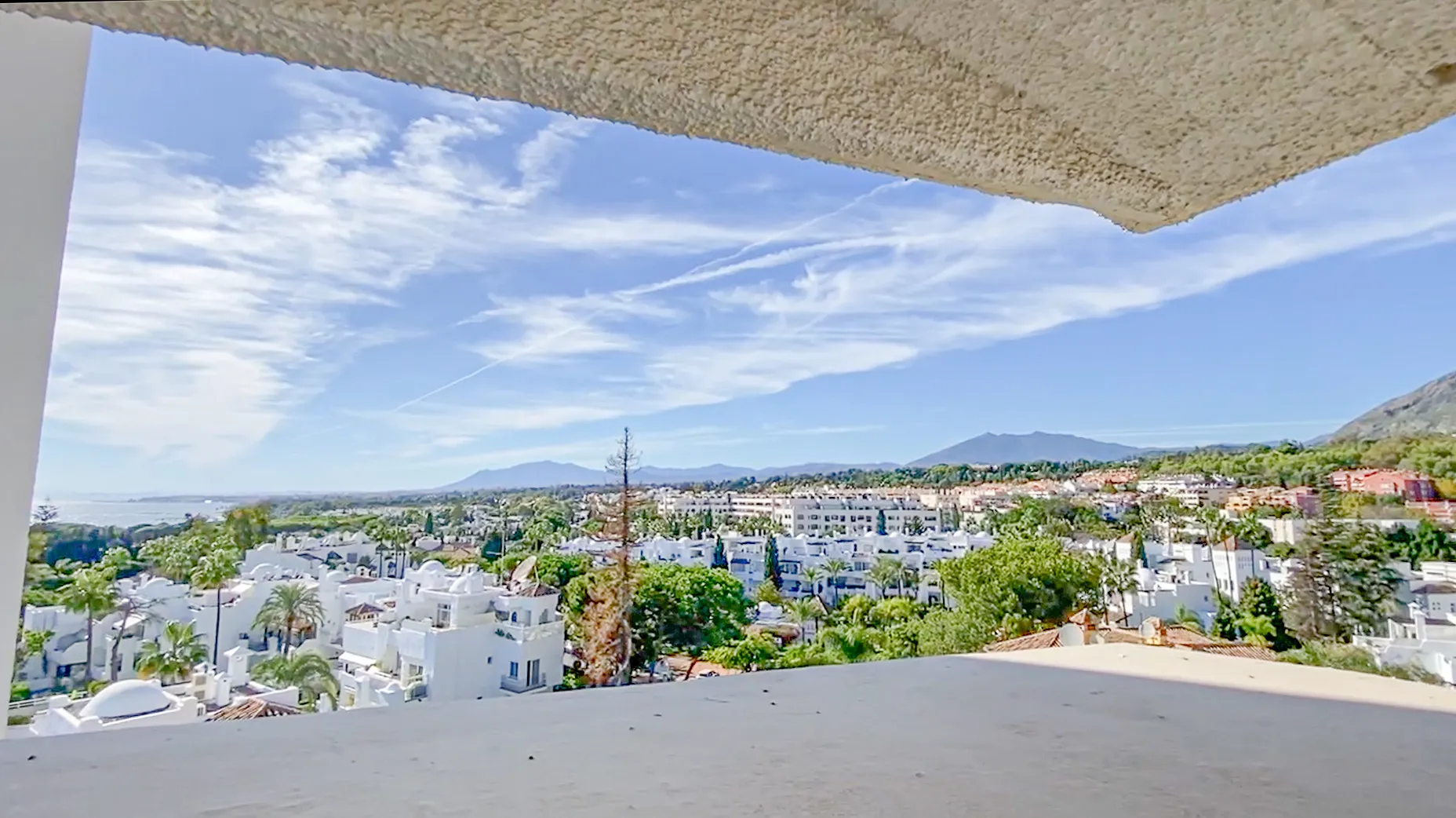 Penthouse with 2 bedrooms for sale in Marbella Golden Mile