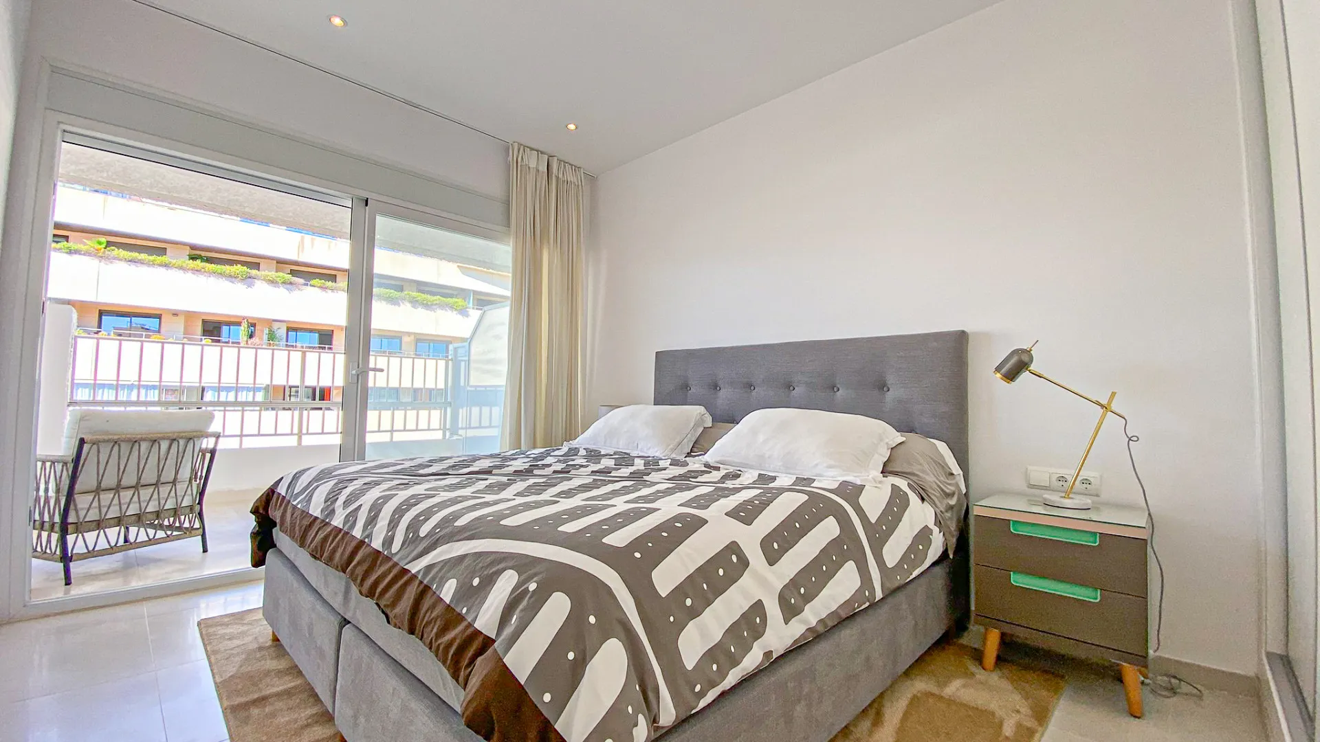 Penthouse with 2 bedrooms for sale in Marbella Golden Mile