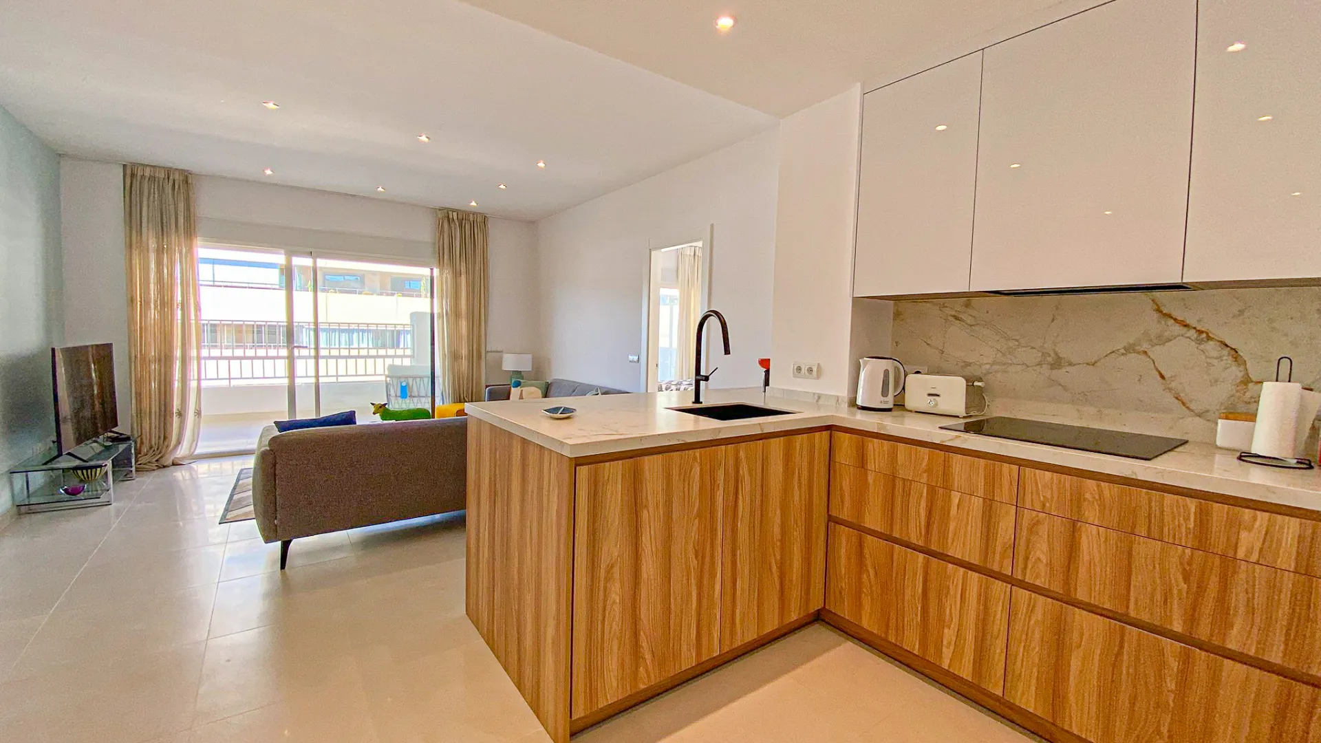 Penthouse with 2 bedrooms for sale in Marbella Golden Mile