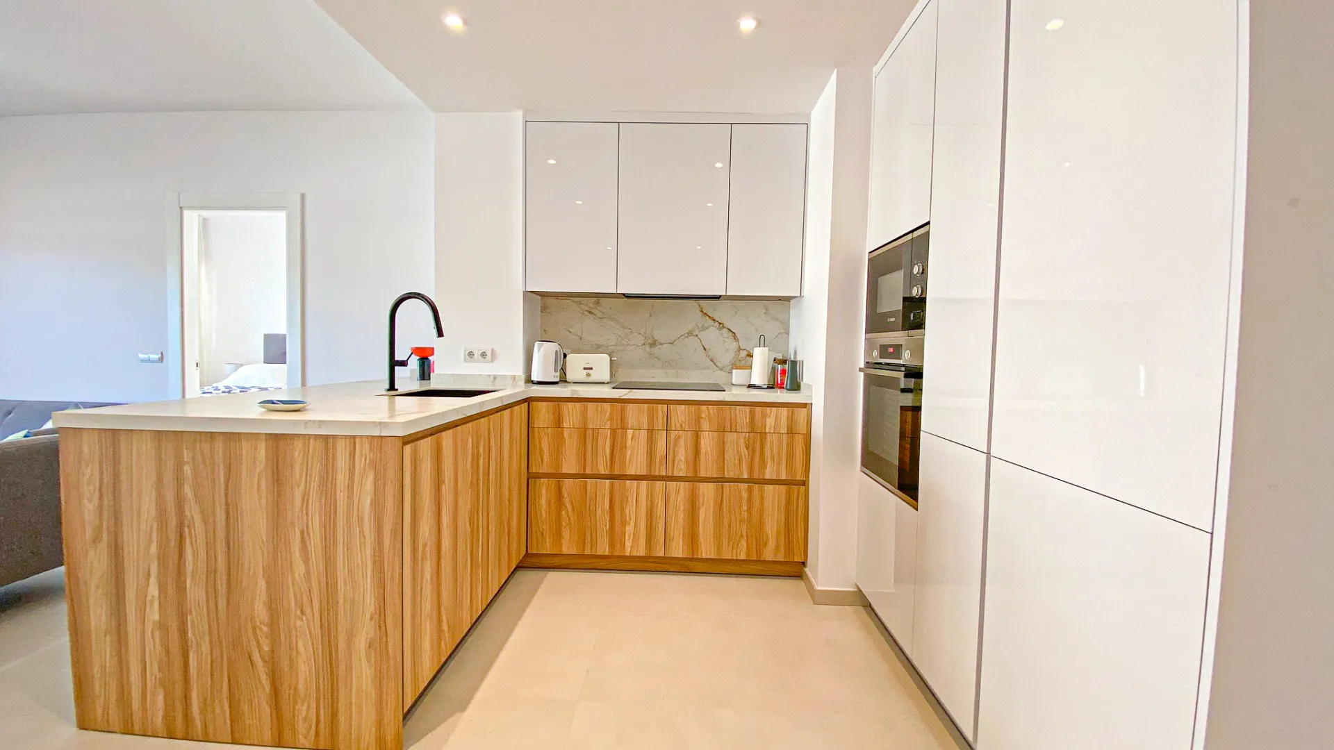 Penthouse with 2 bedrooms for sale in Marbella Golden Mile