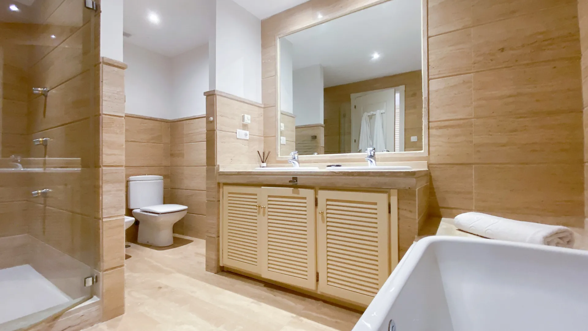 For sale Nueva Andalucia 2 bedrooms ground floor apartment