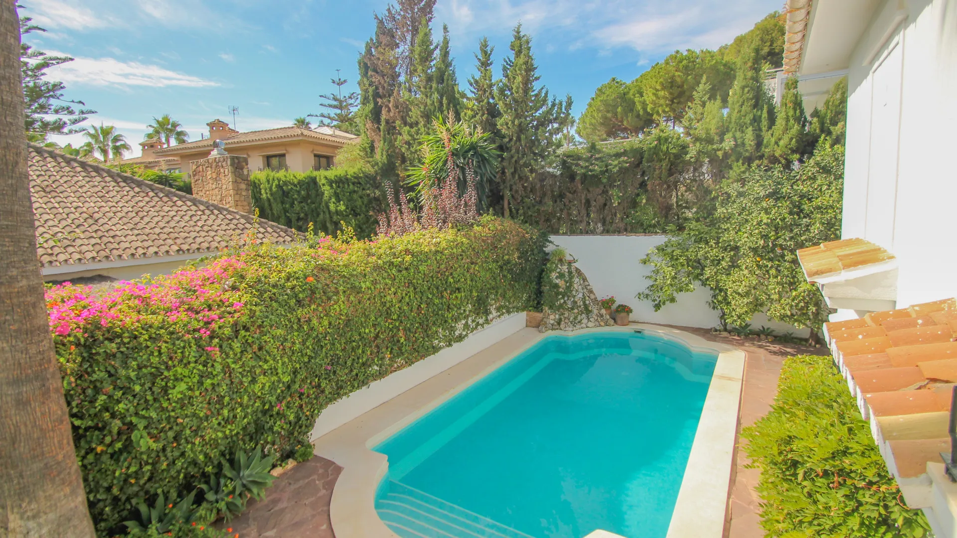 Comprar villa de 6 dormitorios en Los Monteros