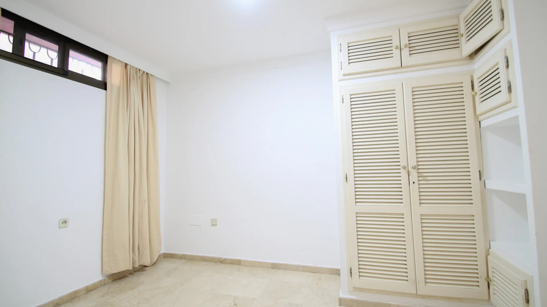 Comprar villa de 6 dormitorios en Los Monteros