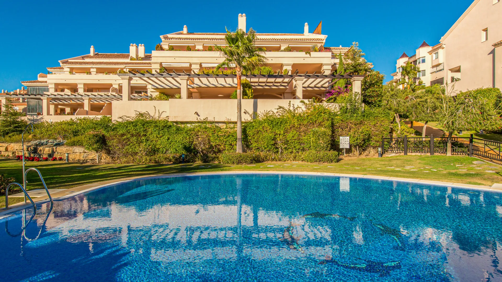 2 bedrooms Nueva Andalucia apartment for sale