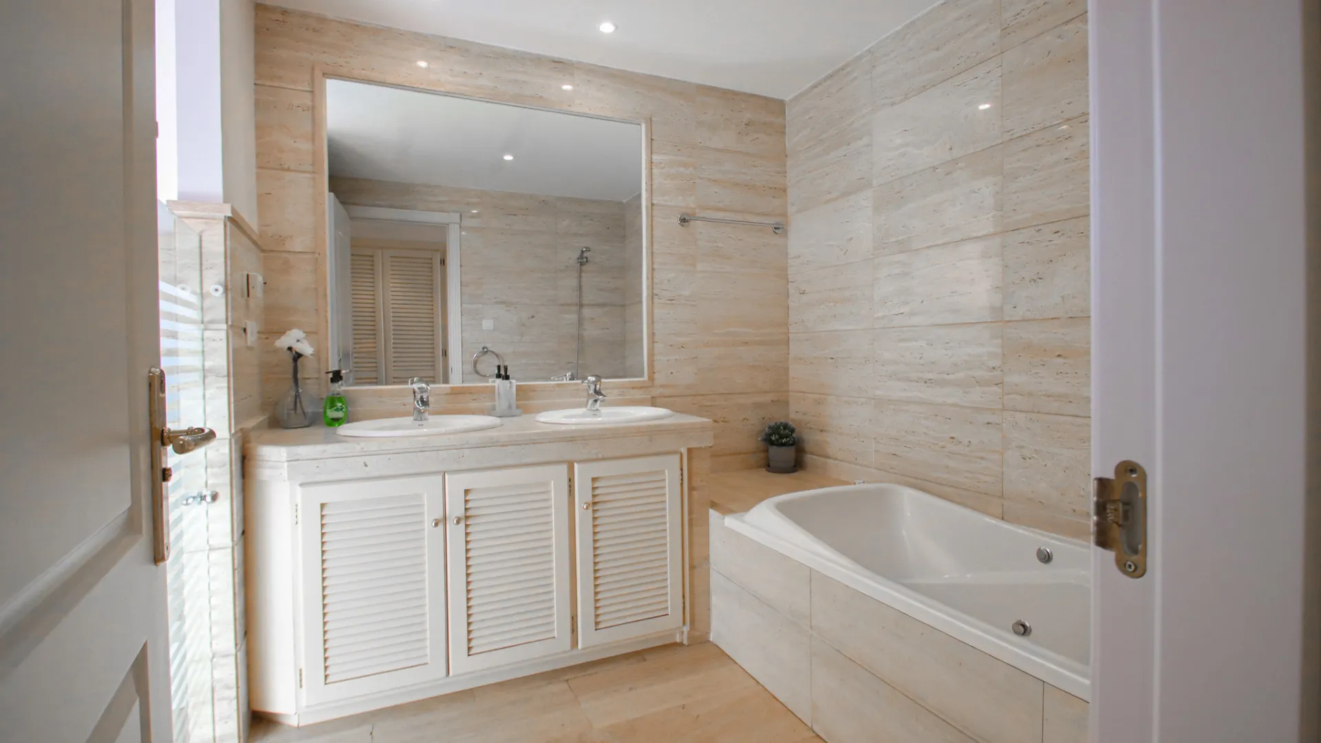 2 bedrooms Nueva Andalucia apartment for sale