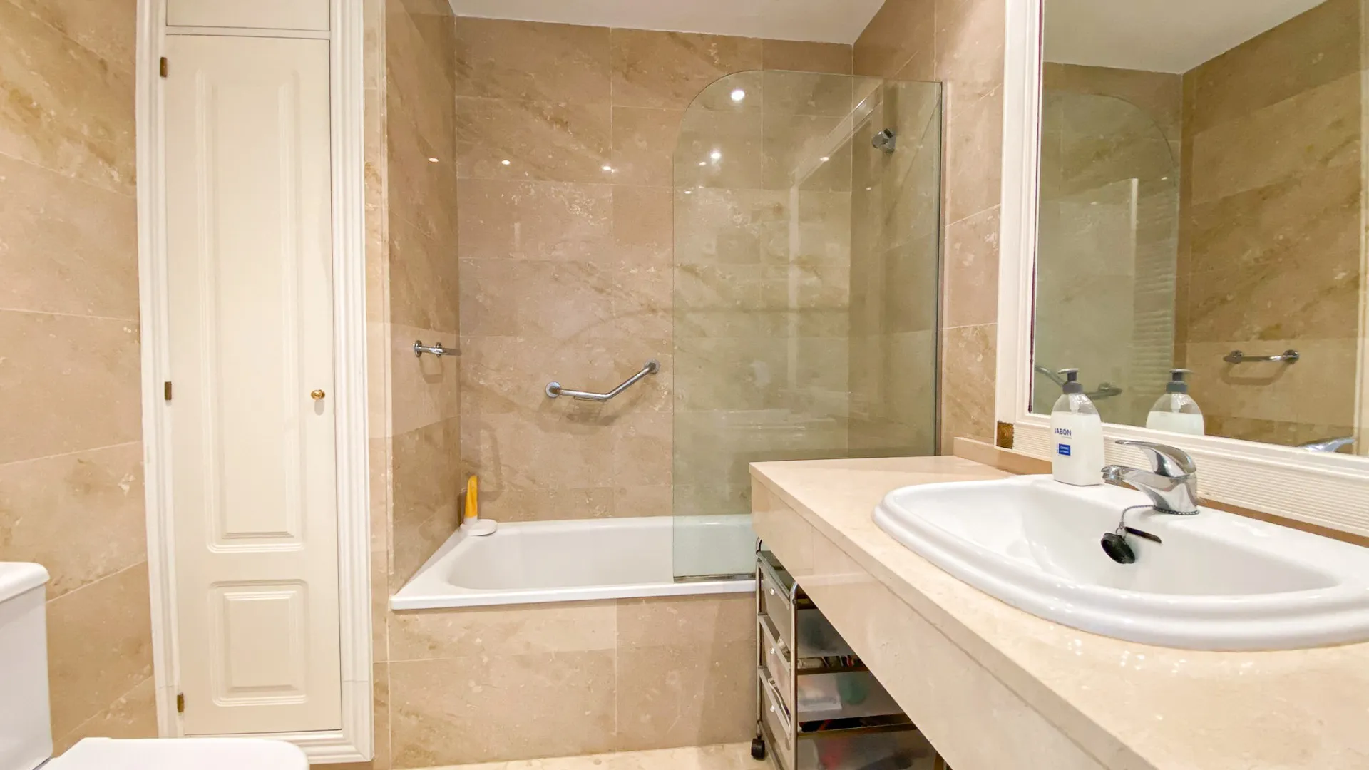 Atico duplex en venta de 3 dormitorios en Marbella Golden Mile