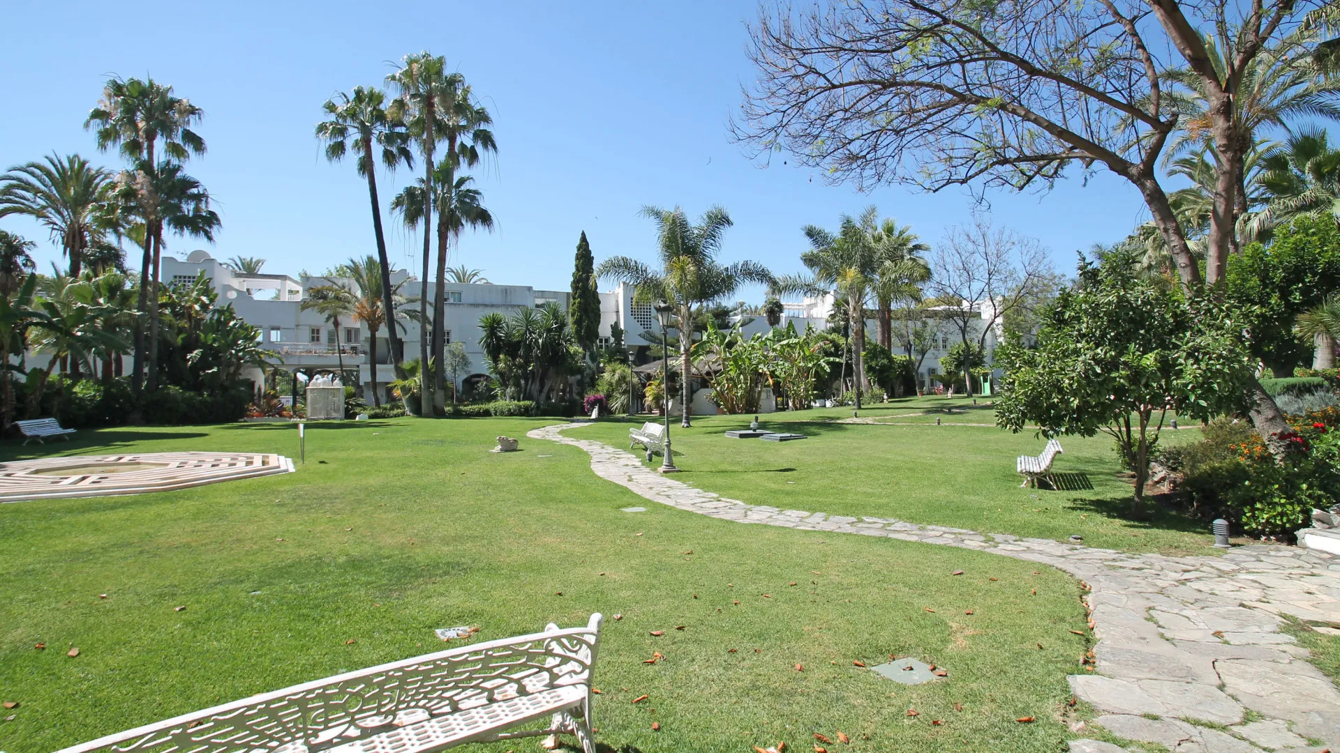 Atico duplex en venta de 3 dormitorios en Marbella Golden Mile