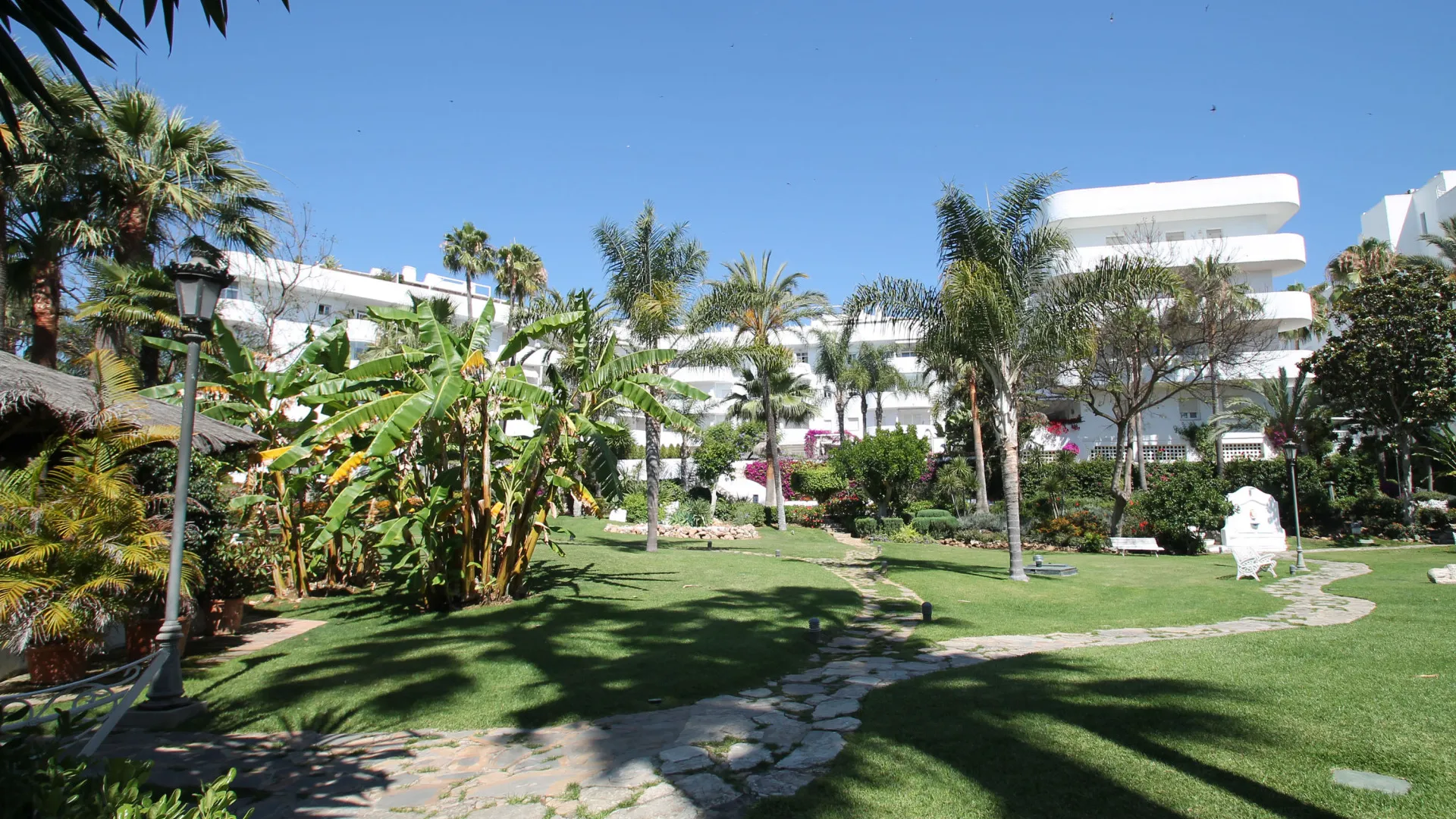 Atico duplex en venta de 3 dormitorios en Marbella Golden Mile