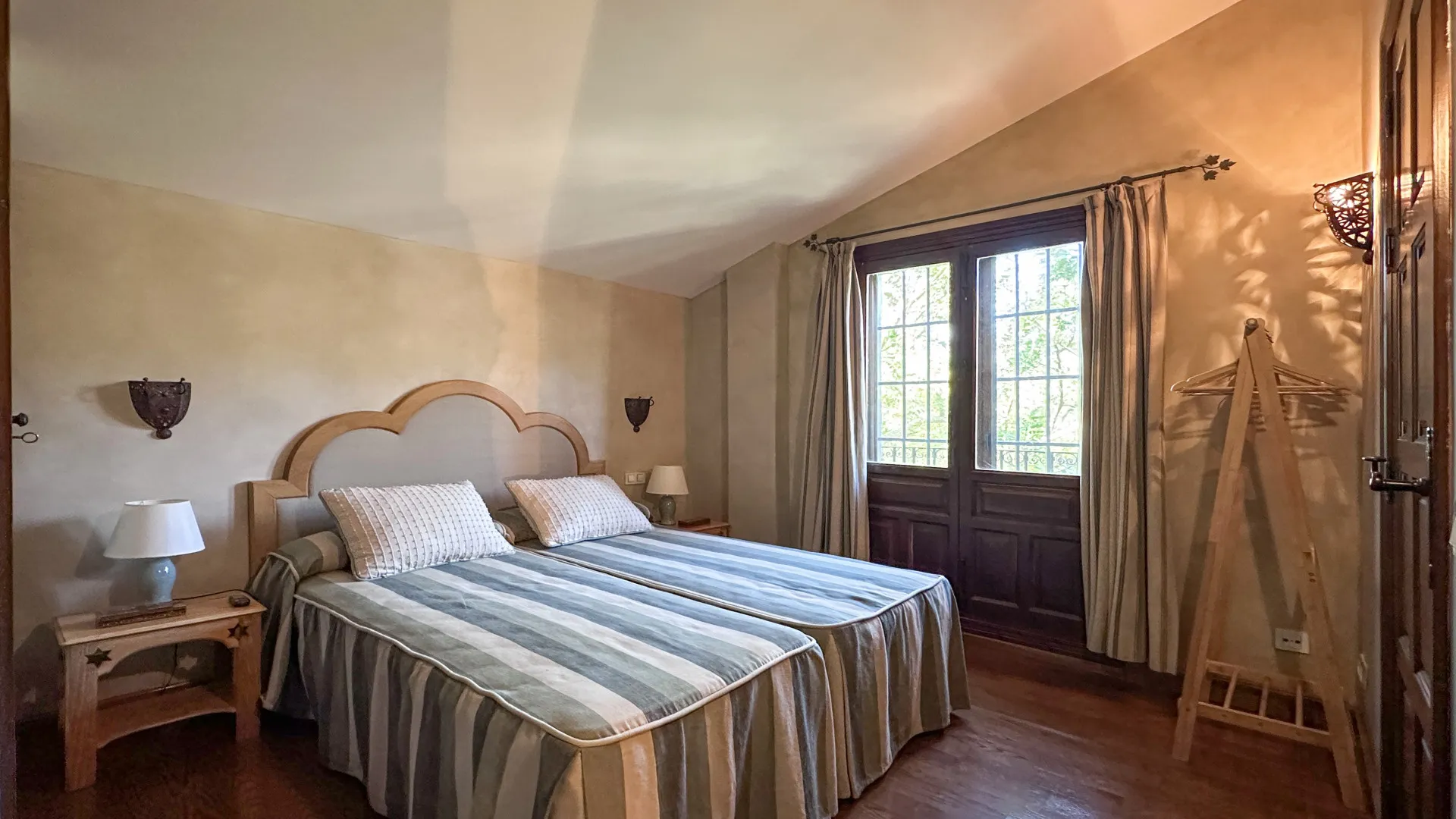 Finca with 5 bedrooms for sale in Ojen