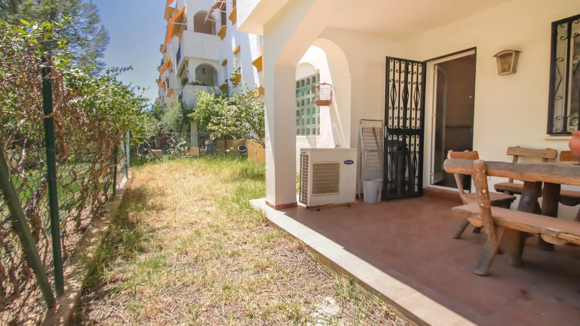 Comprar apartamento planta baja de 2 dormitorios en Marbella Golden Mile