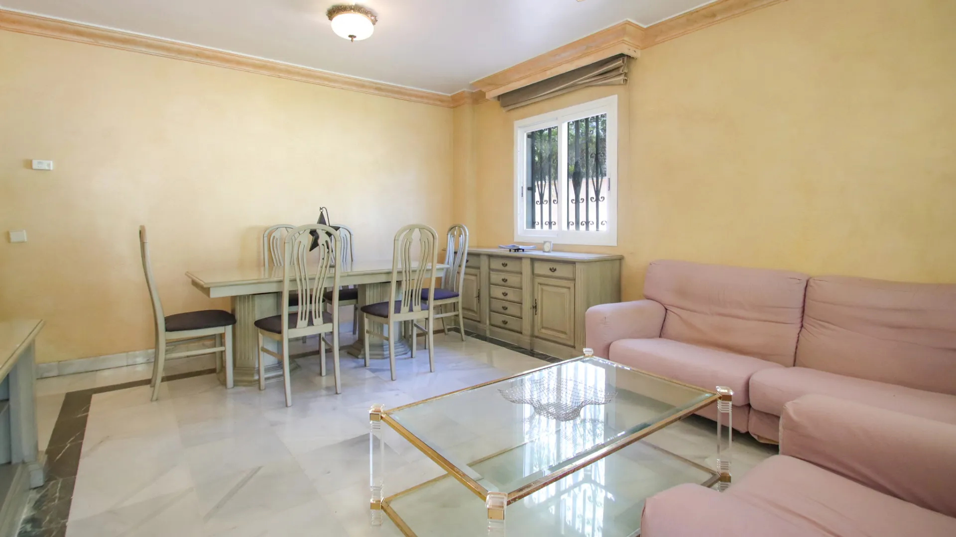 Comprar apartamento planta baja de 2 dormitorios en Marbella Golden Mile