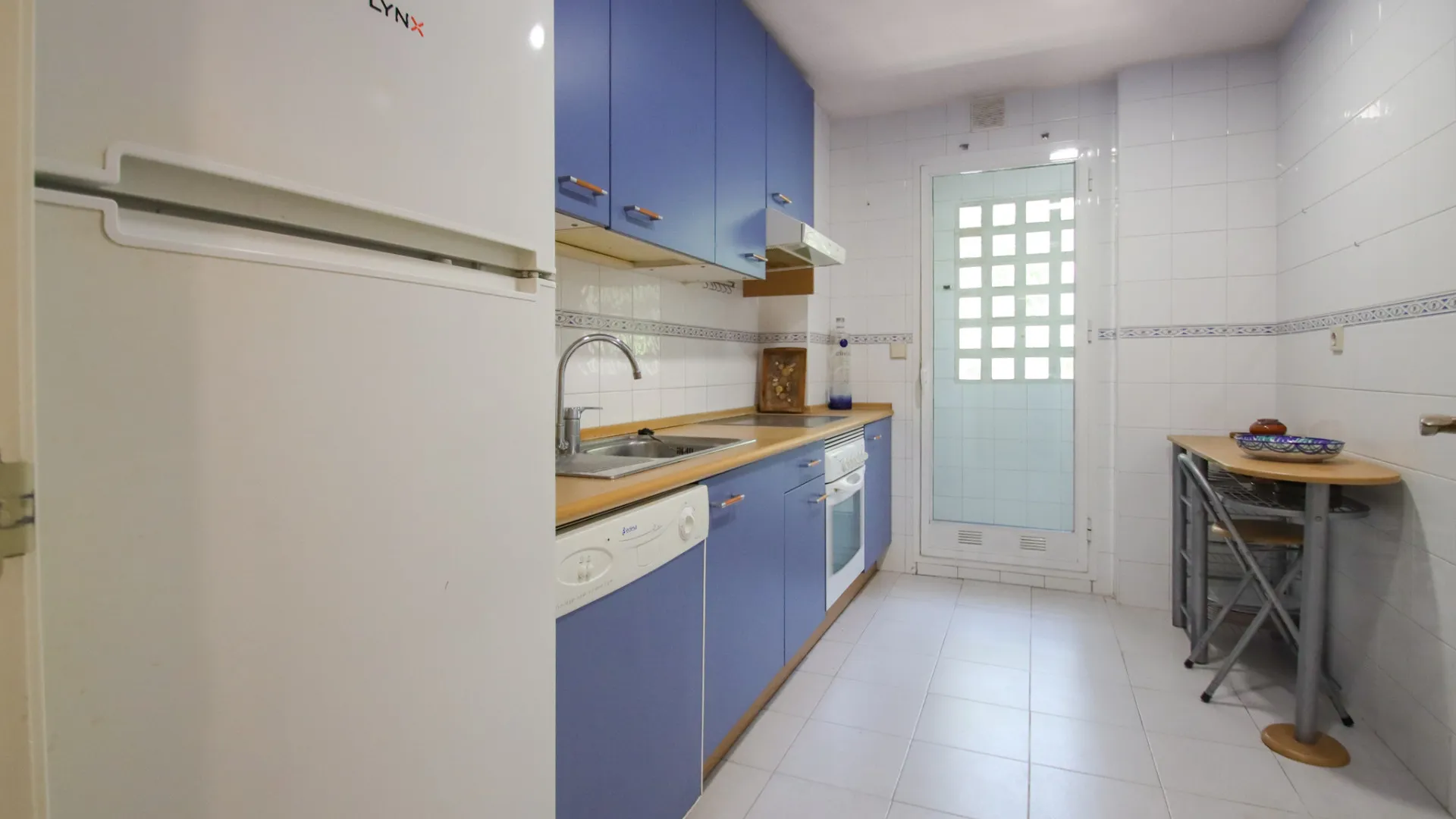 Comprar apartamento planta baja de 2 dormitorios en Marbella Golden Mile