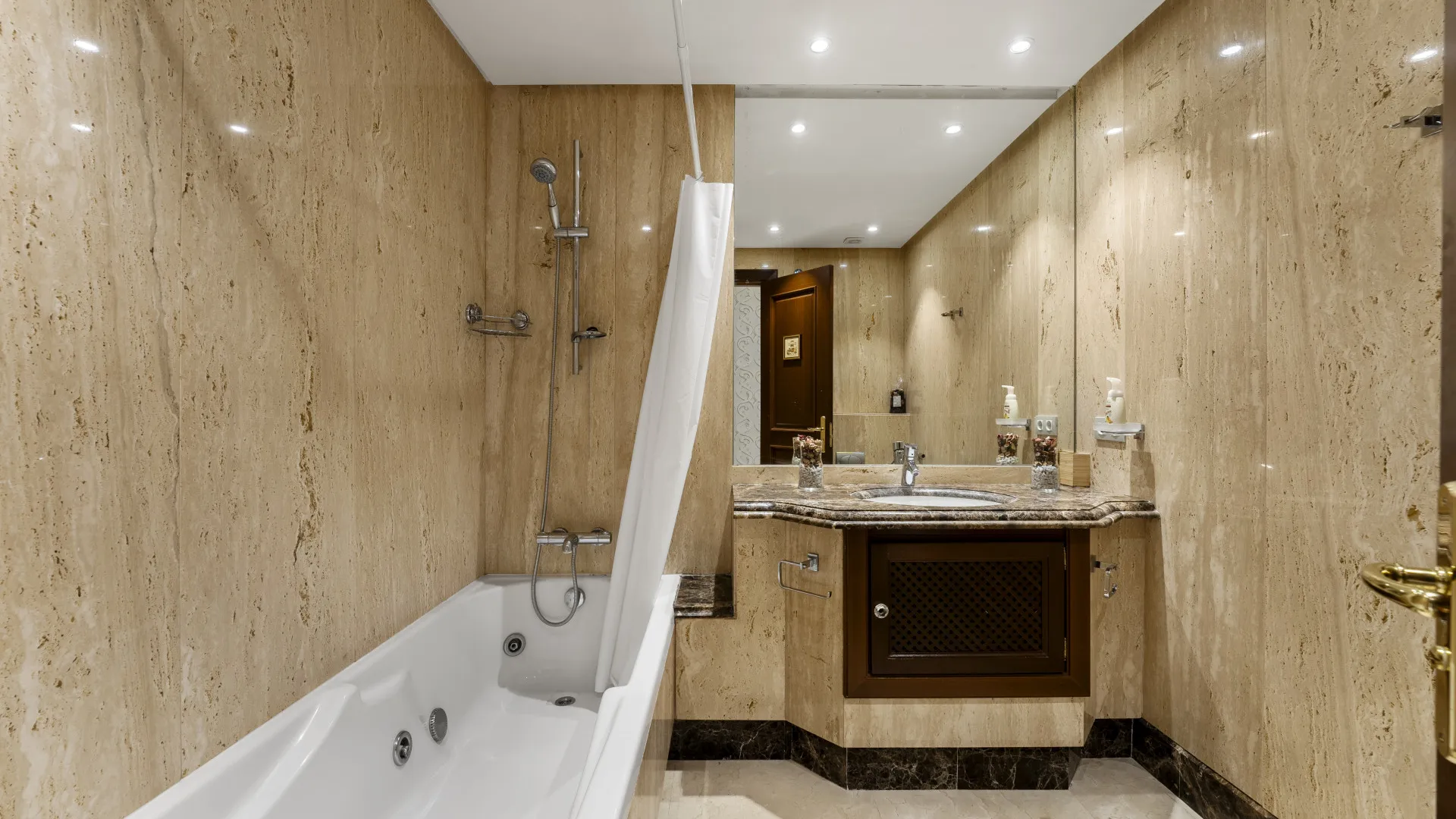 For sale ground floor apartment in Mar Azul with 4 bedrooms