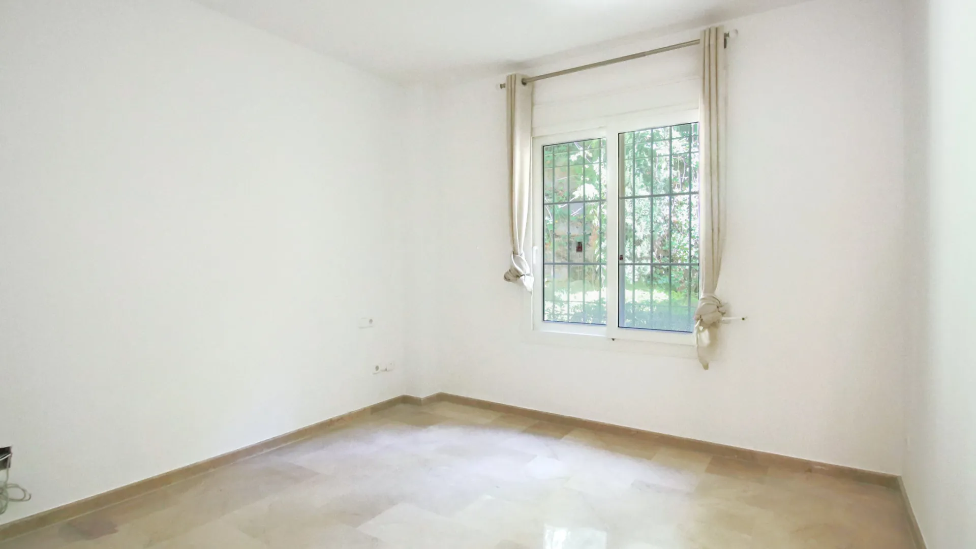For sale Cumbres del Rodeo ground floor apartment