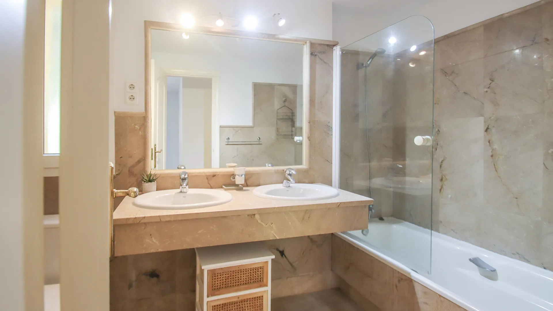For sale Cumbres del Rodeo ground floor apartment
