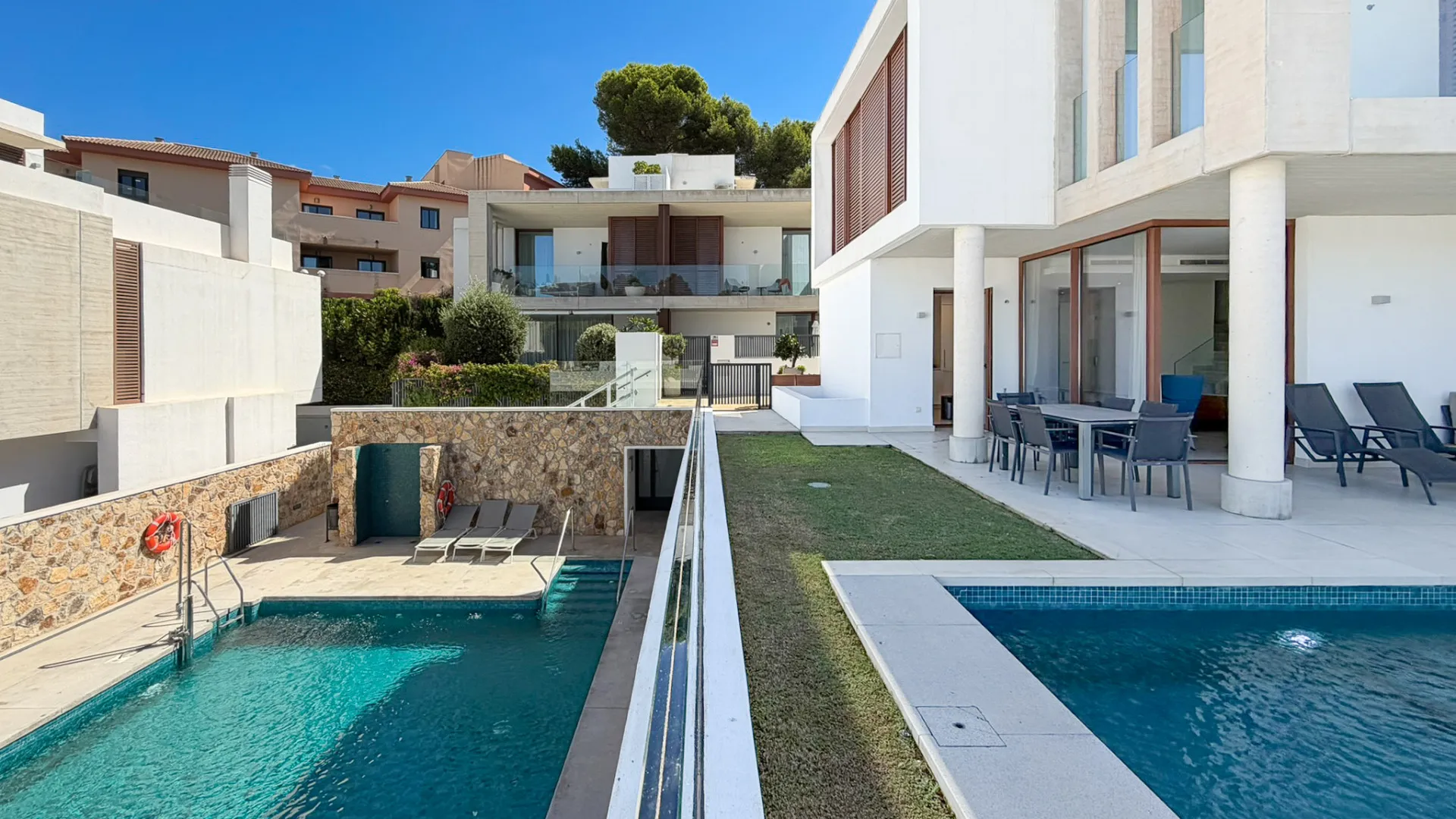 Comprar villa pareada en Marbella Golden Mile