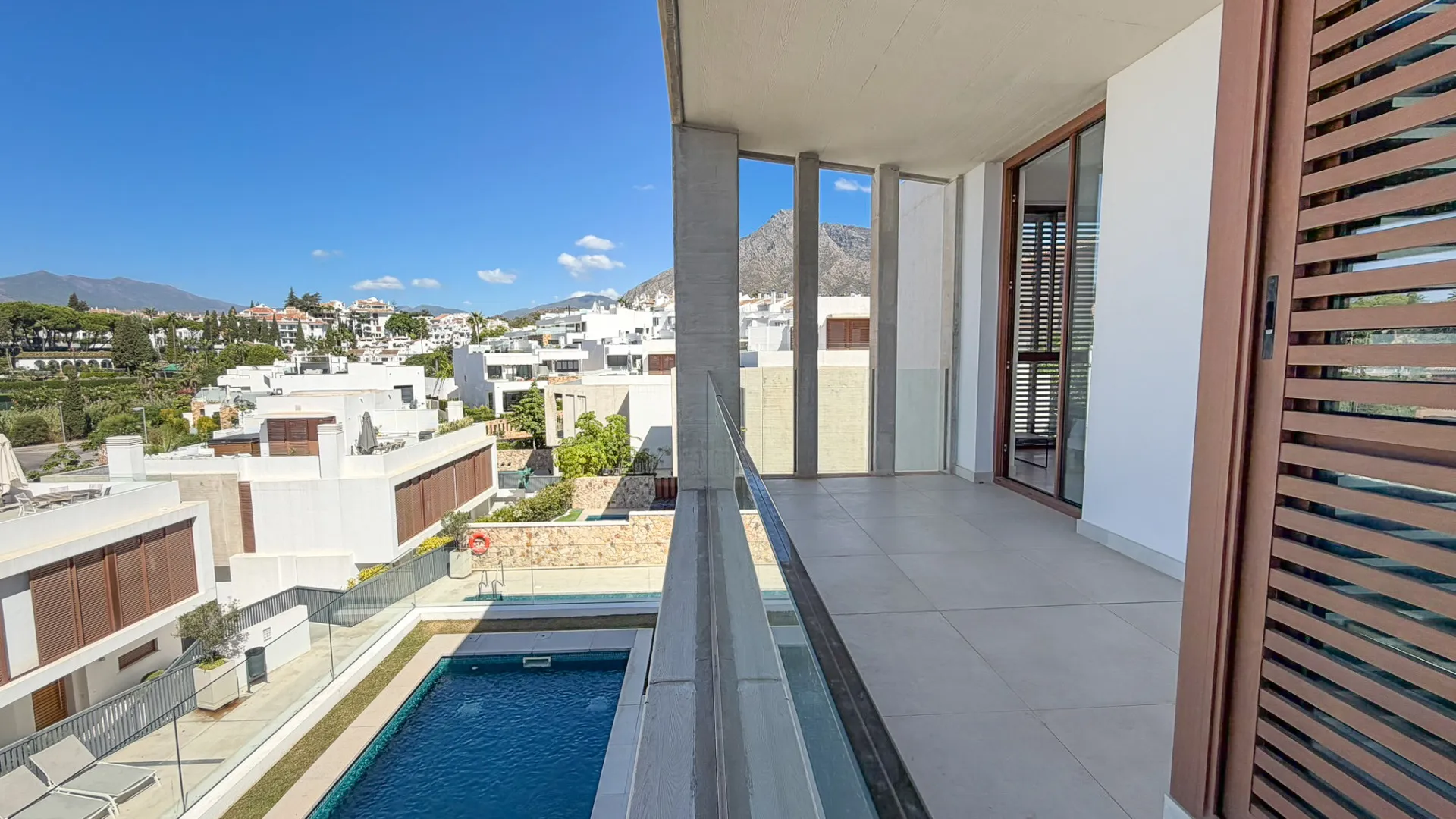 Comprar villa pareada en Marbella Golden Mile