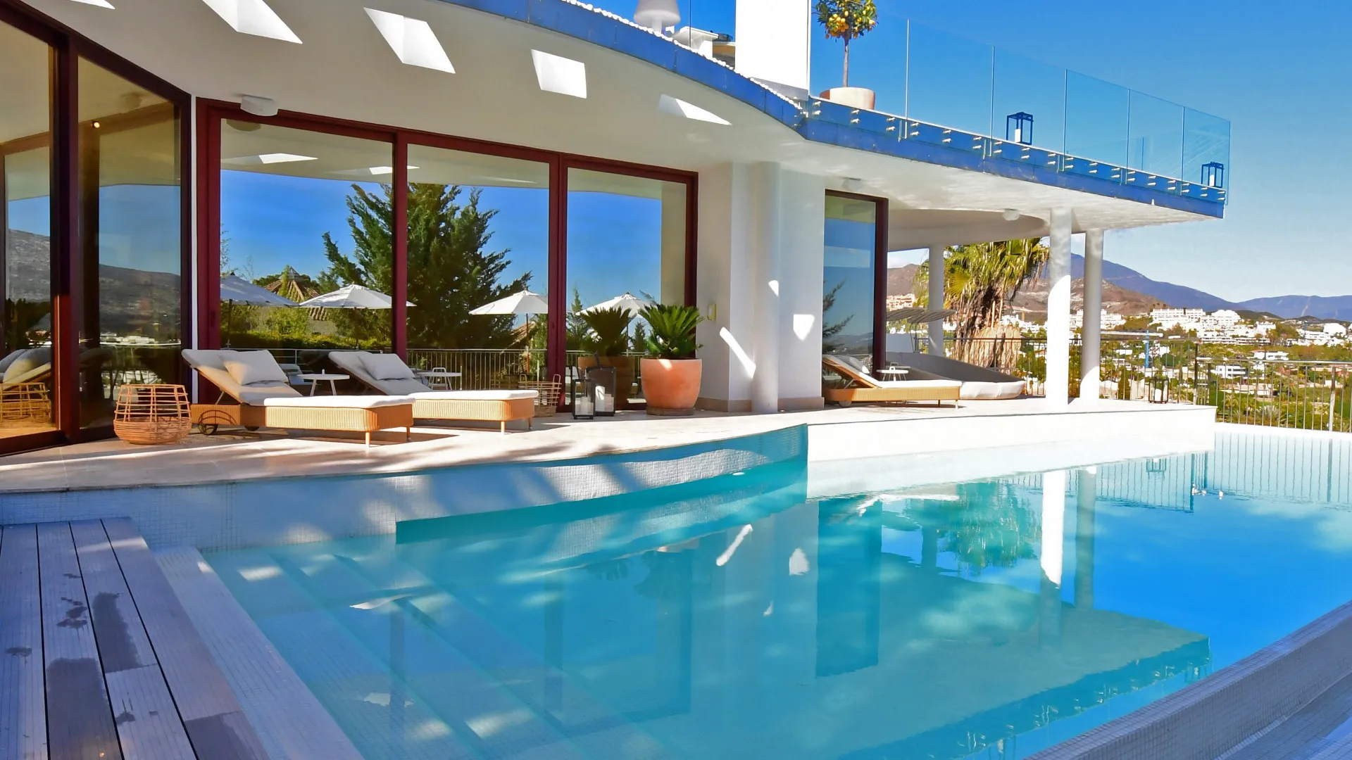Nueva Andalucia, villa de 7 dormitorios en venta