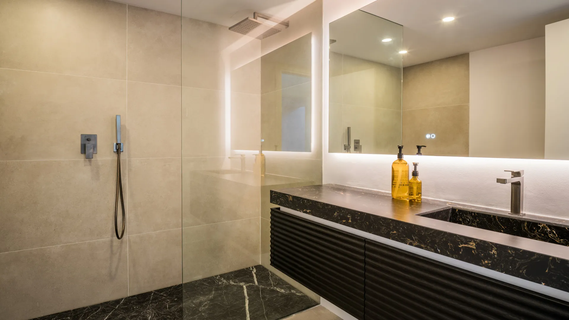 Villa with 5 bedrooms for sale in Nagüeles