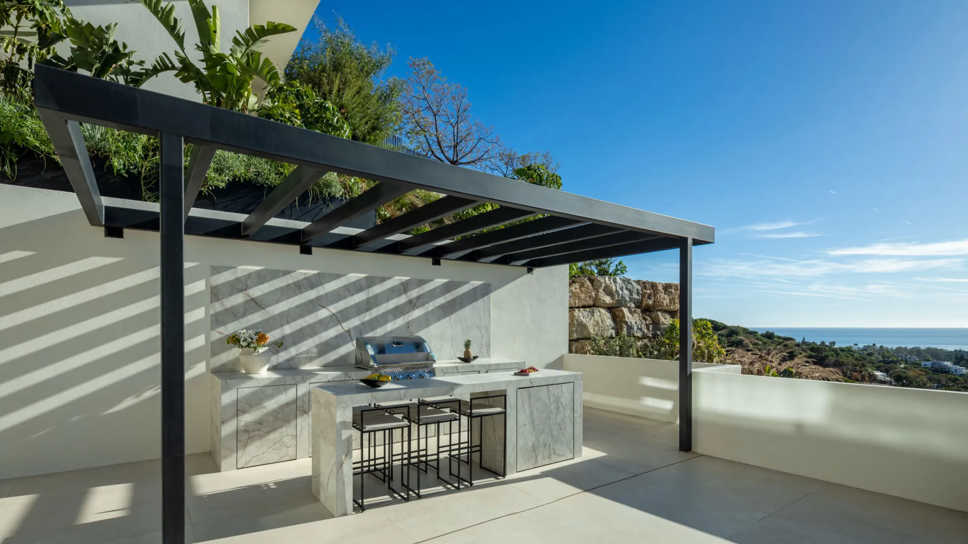 Se vende villa con 5 dormitorios en Elviria