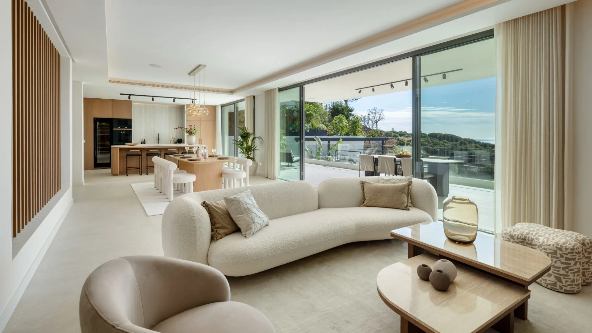 Se vende villa con 5 dormitorios en Elviria