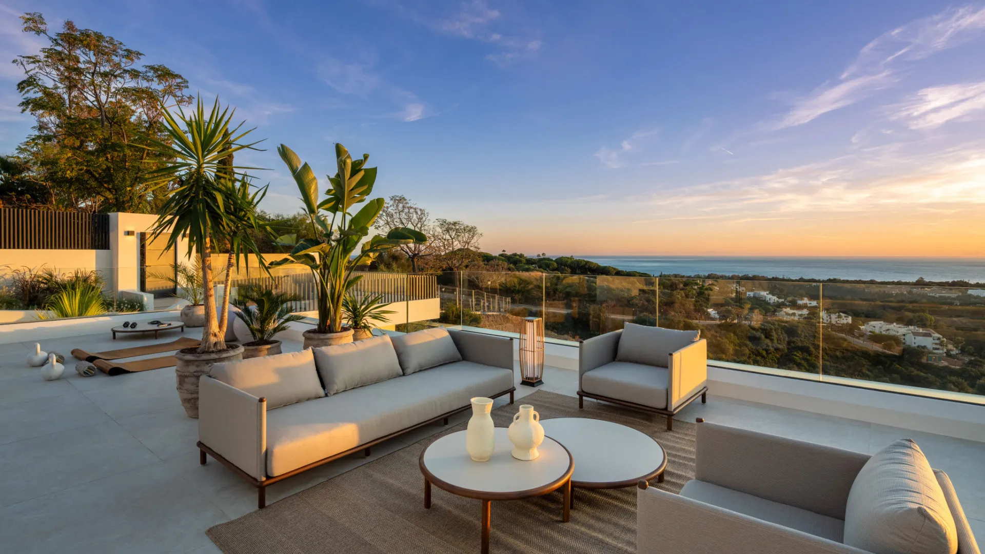 Se vende villa con 5 dormitorios en Elviria