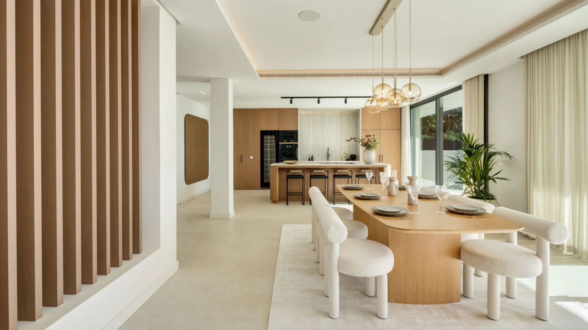 Se vende villa con 5 dormitorios en Elviria