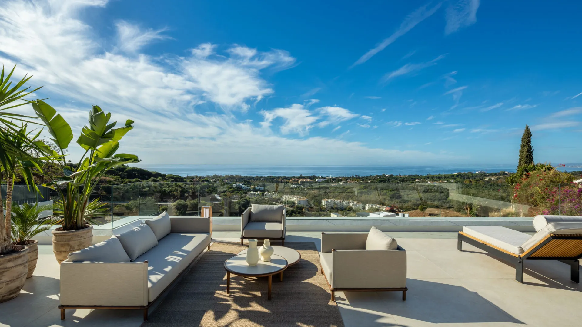 Se vende villa con 5 dormitorios en Elviria