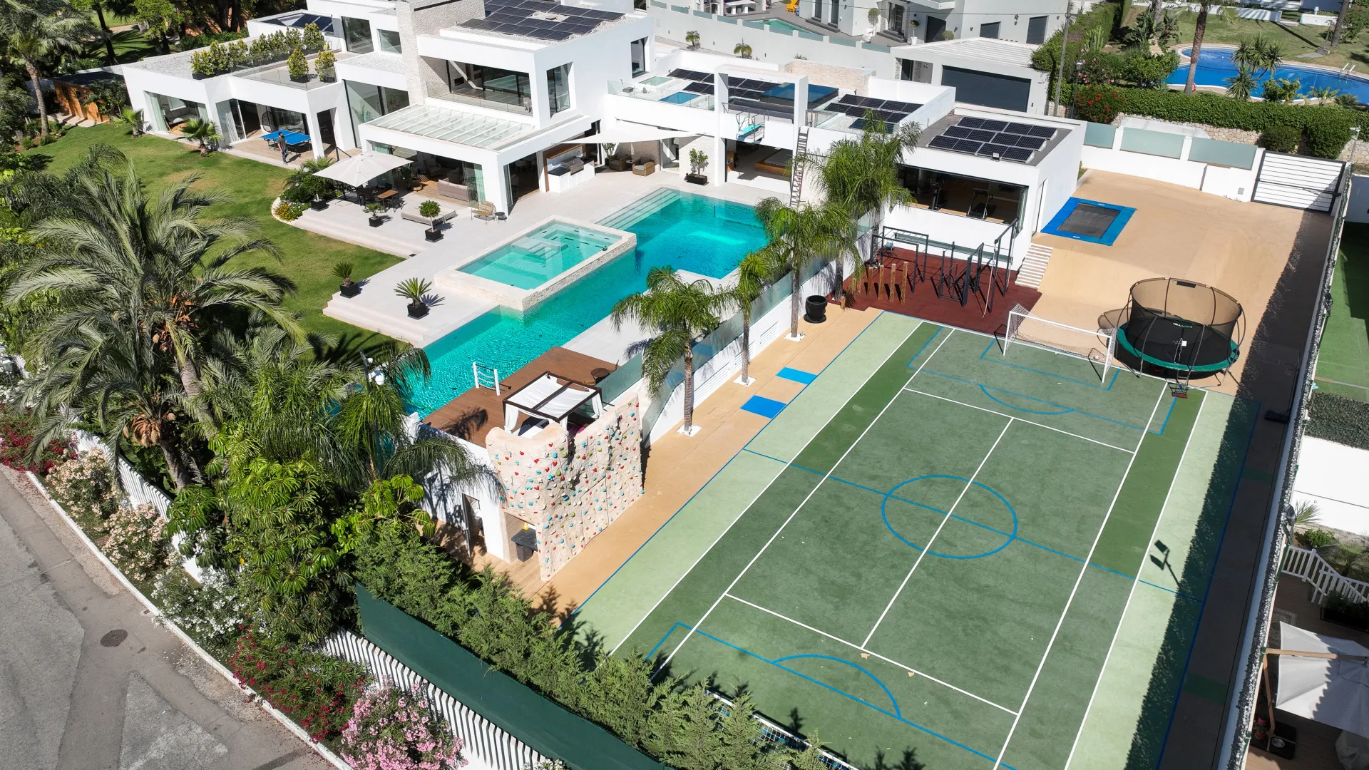 Villa en venta en El Paraiso con 7 dormitorios
