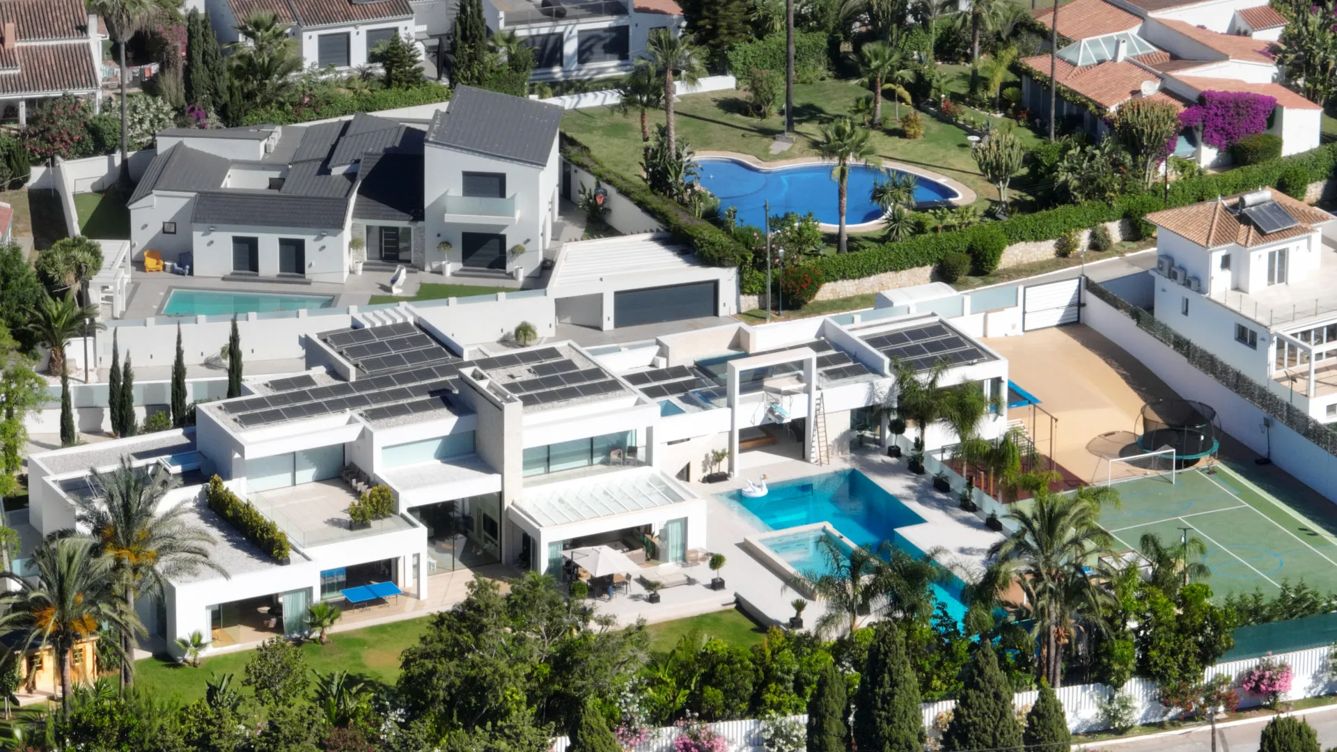 Villa en venta en El Paraiso con 7 dormitorios